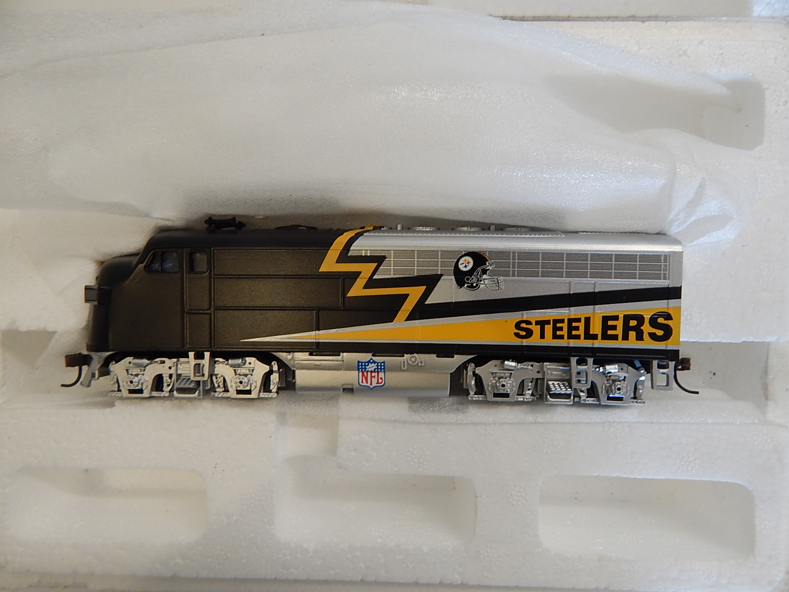 Hawthorne Village NFL Pittsburgh Steelers Bachman HO Train Cars