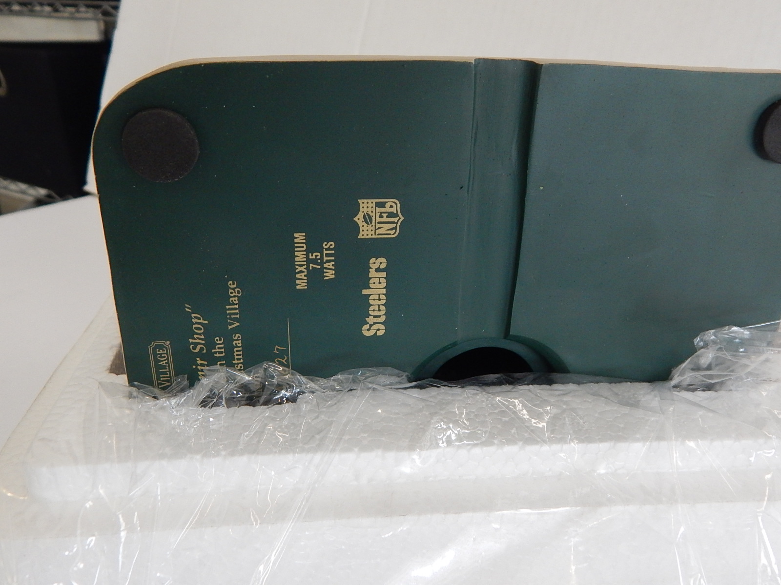 Hawthorne Village "The Steelers Souvenir Shop" Figurine