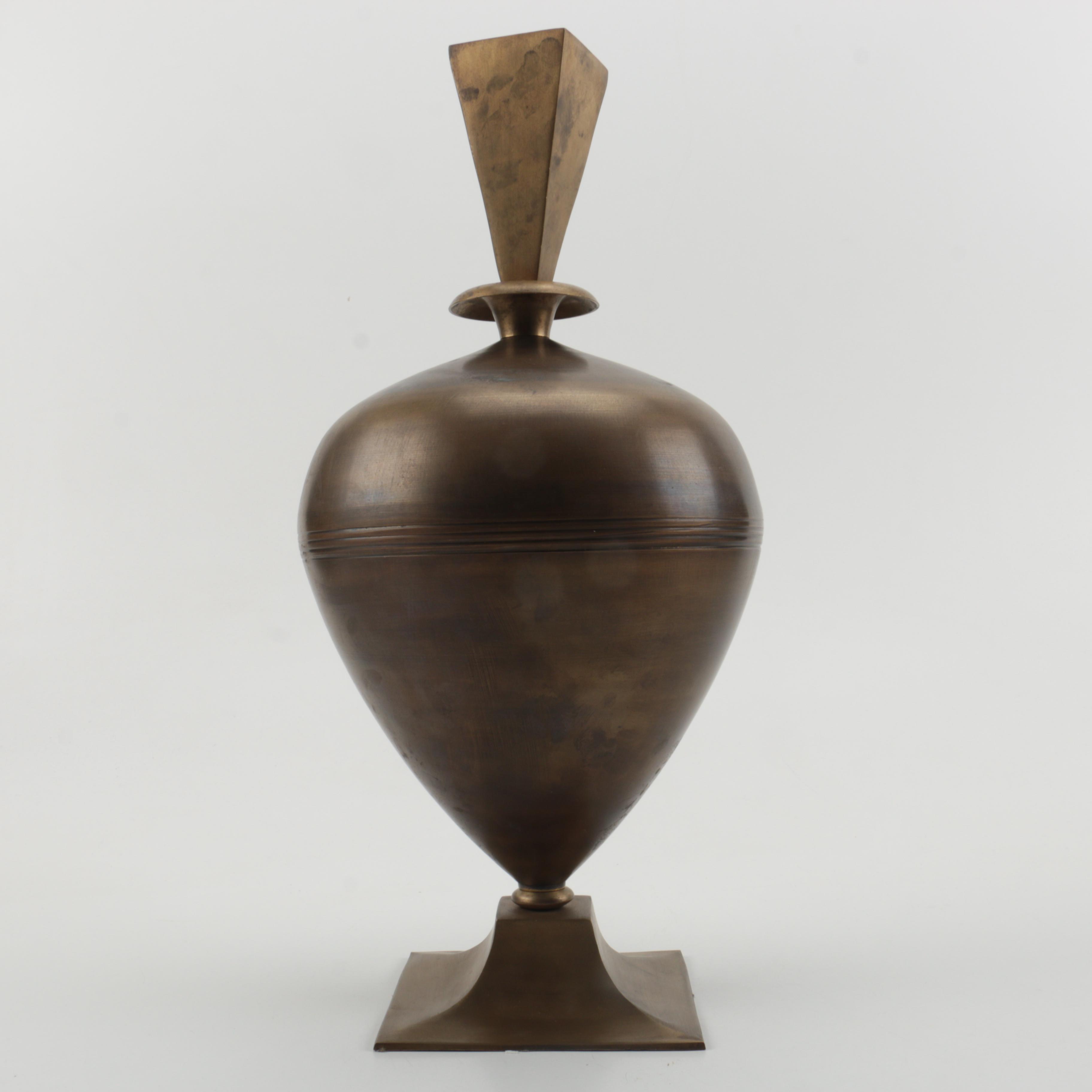 Montaage Decorative Urn