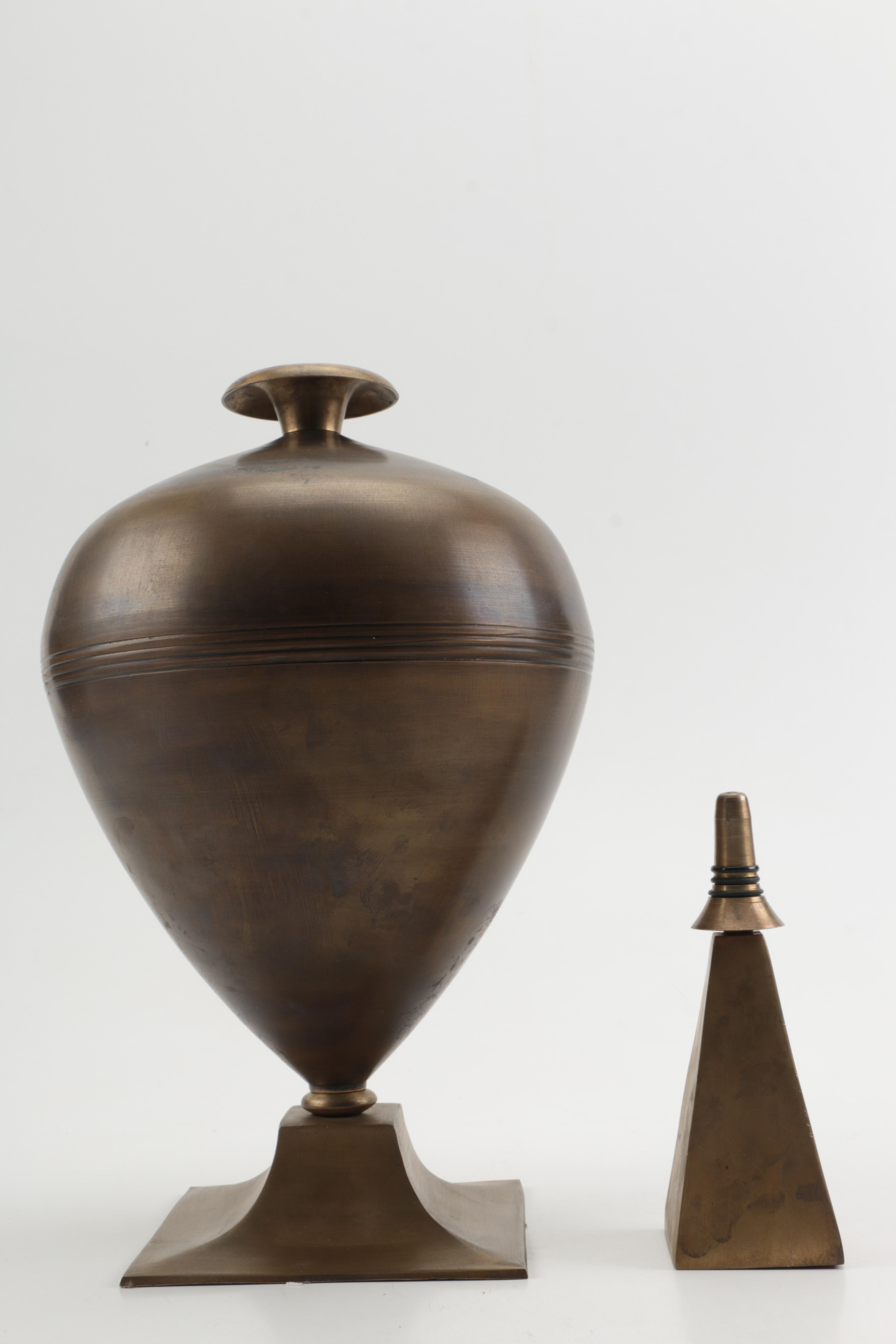 Montaage Decorative Urn