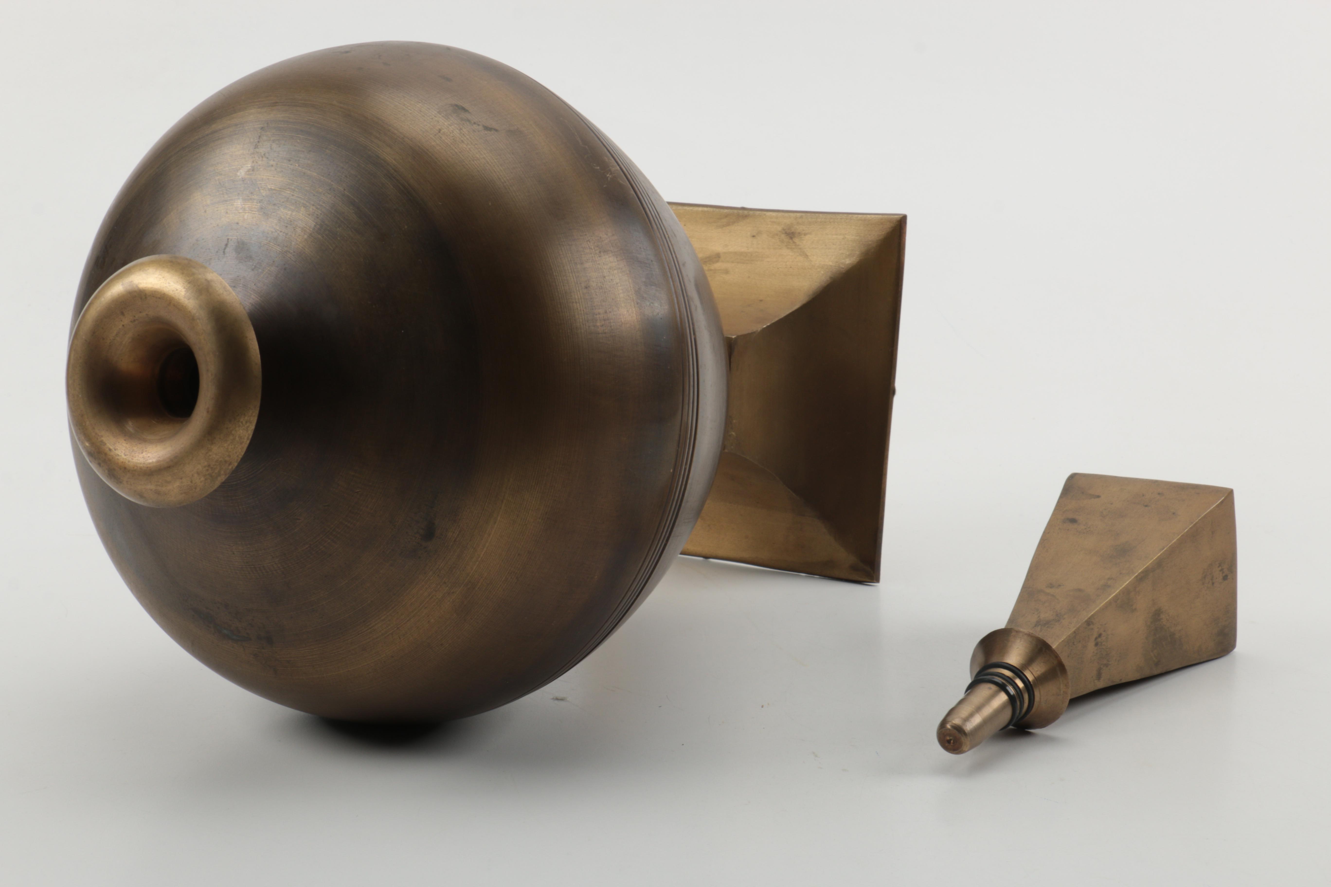 Montaage Decorative Urn