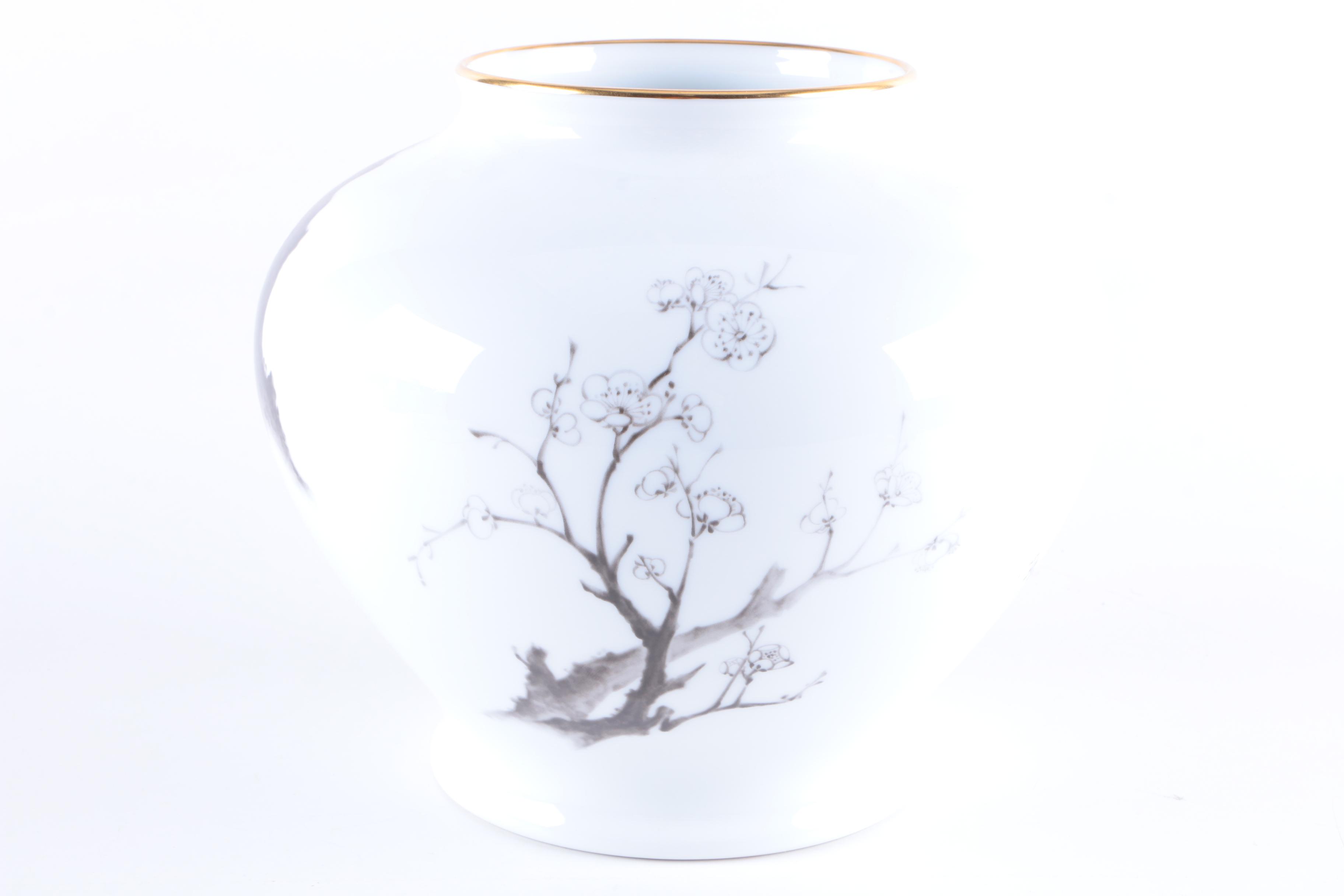 Japanese Haruo Momoki 1982 The Plum Blossom Porcelain Vase