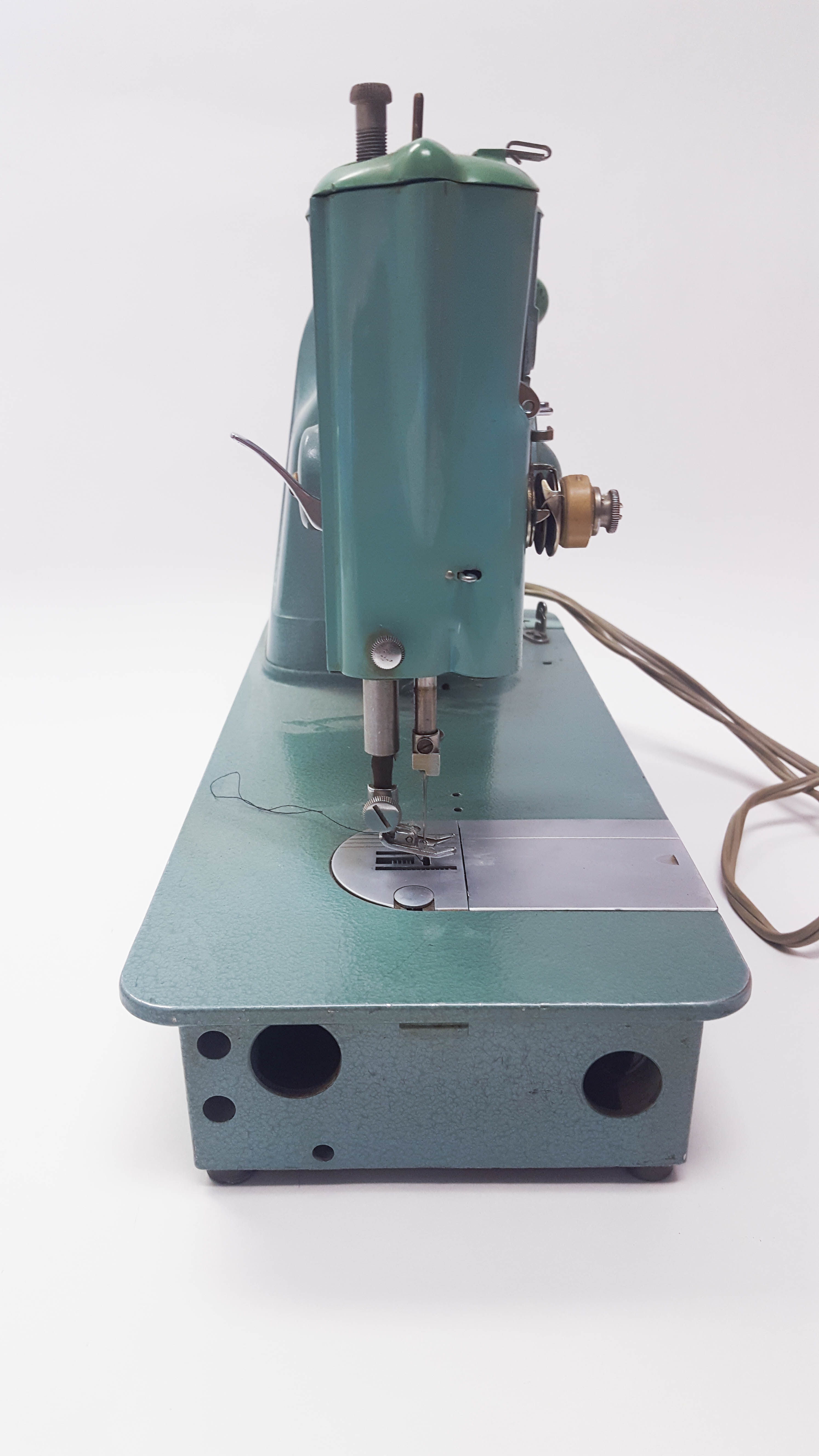 1960s Singer "Spartan" Sewing Machine