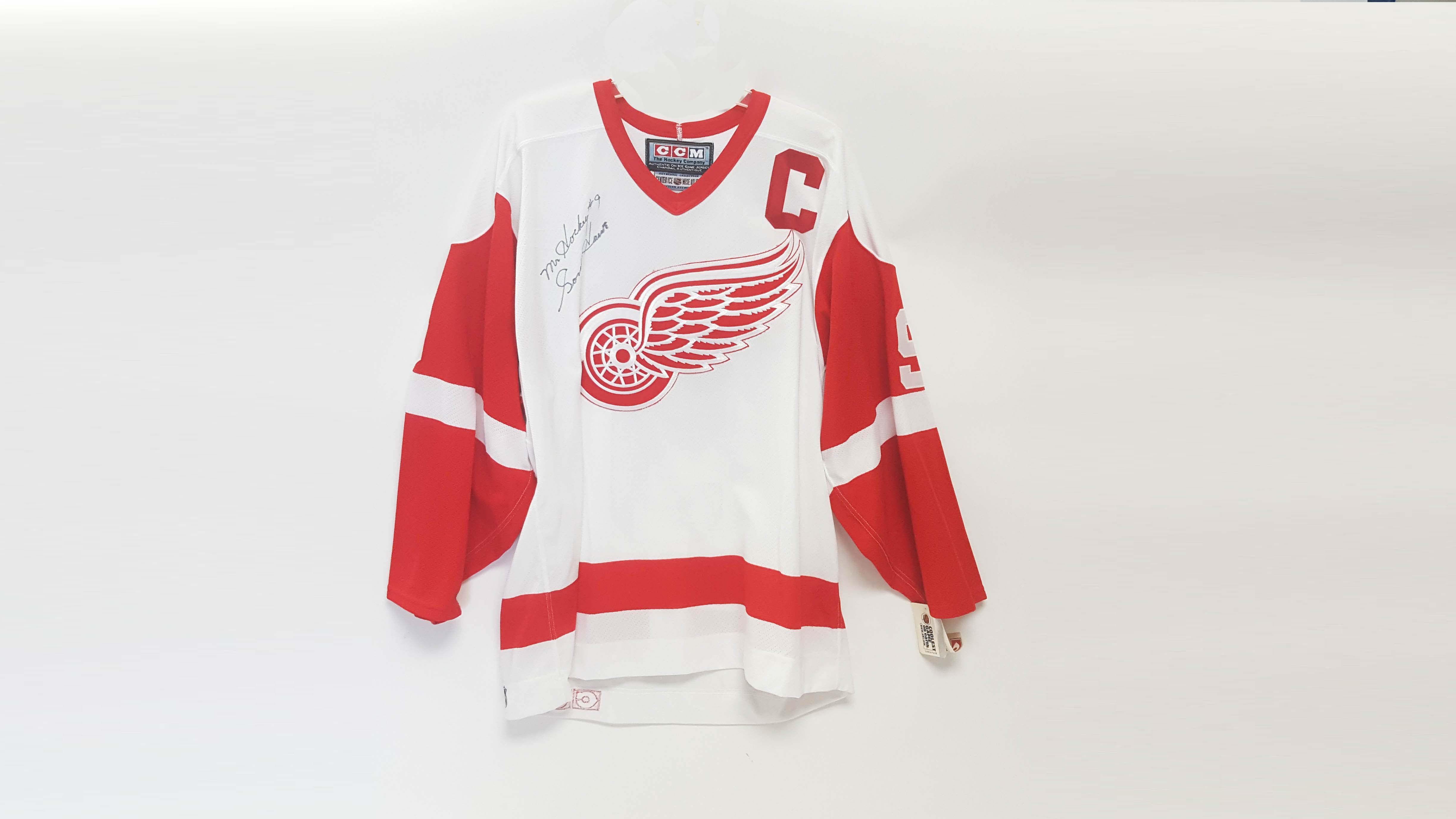 Gordie Howe Signed Detroit Red Wings Jersey
