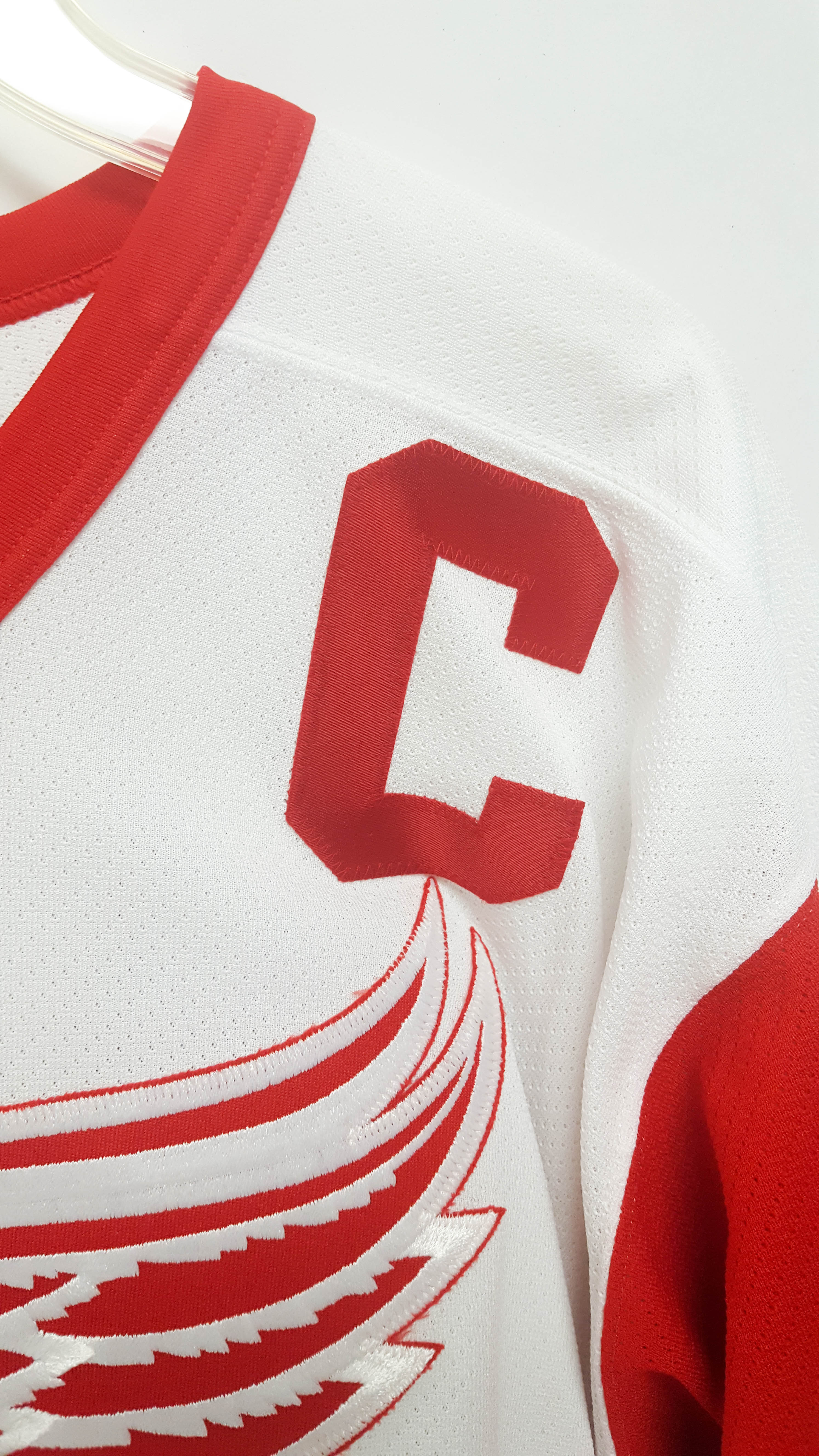 Gordie Howe Signed Detroit Red Wings Jersey