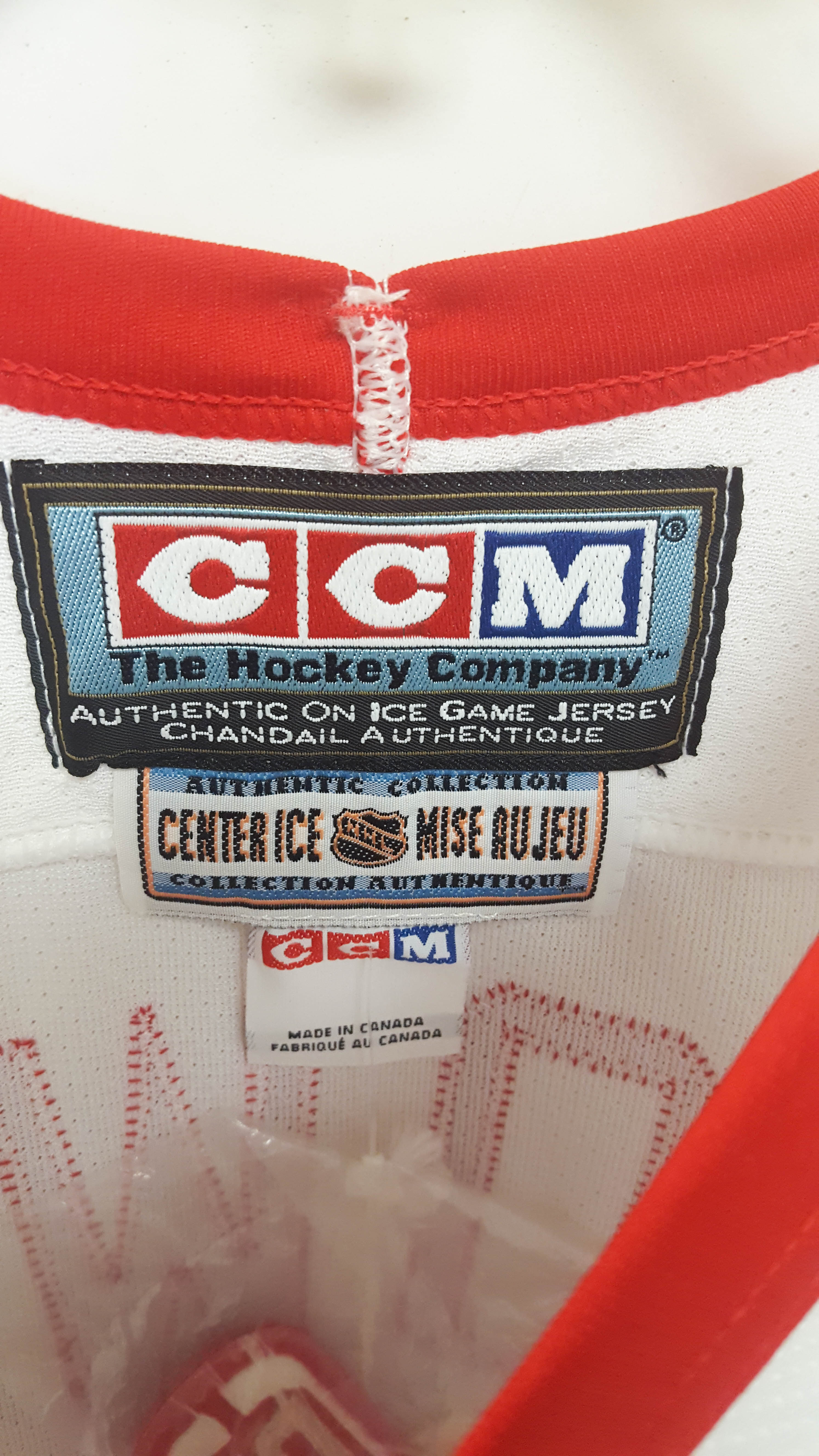 Gordie Howe Signed Detroit Red Wings Jersey