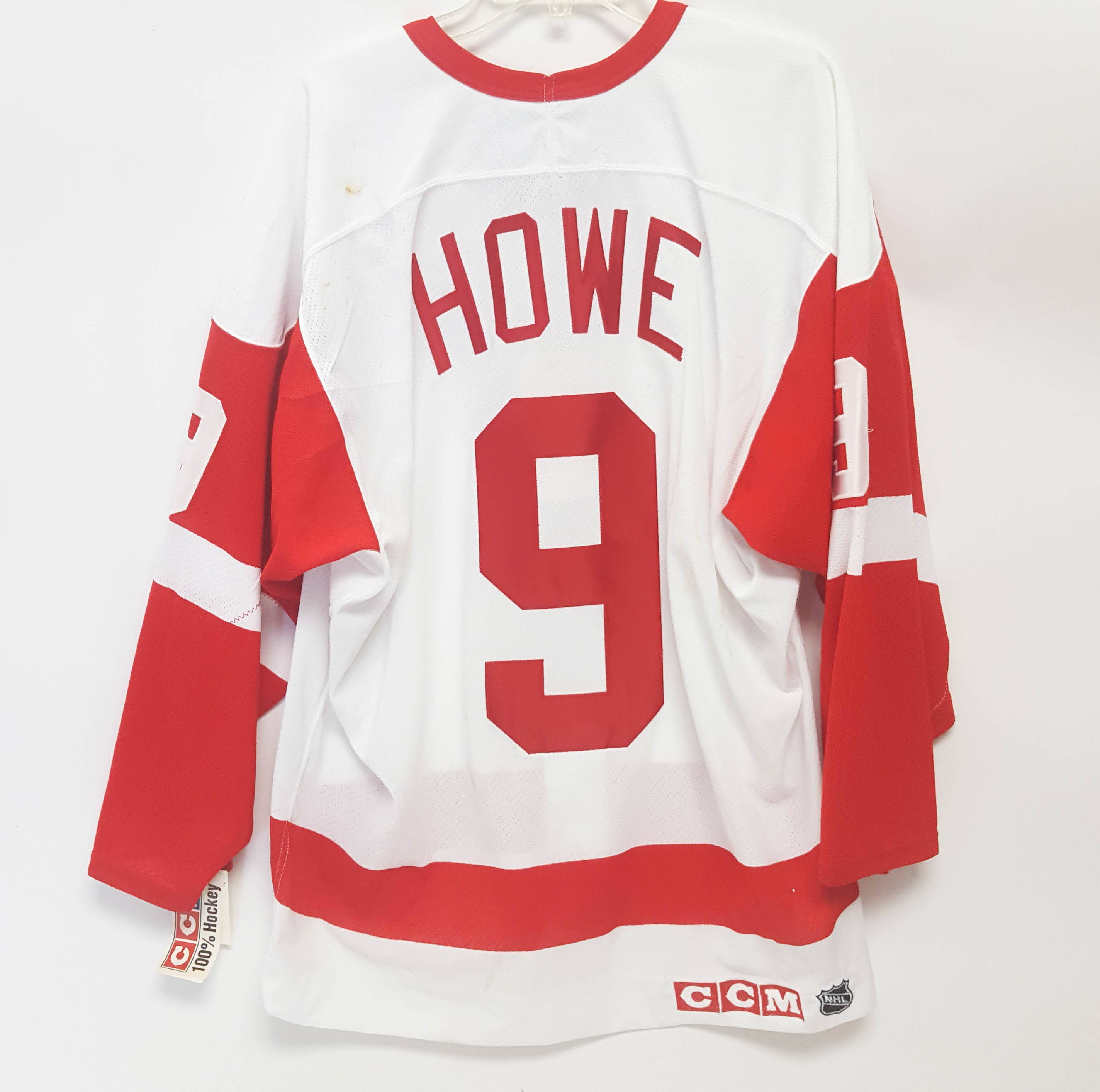 Gordie Howe Signed Detroit Red Wings Jersey
