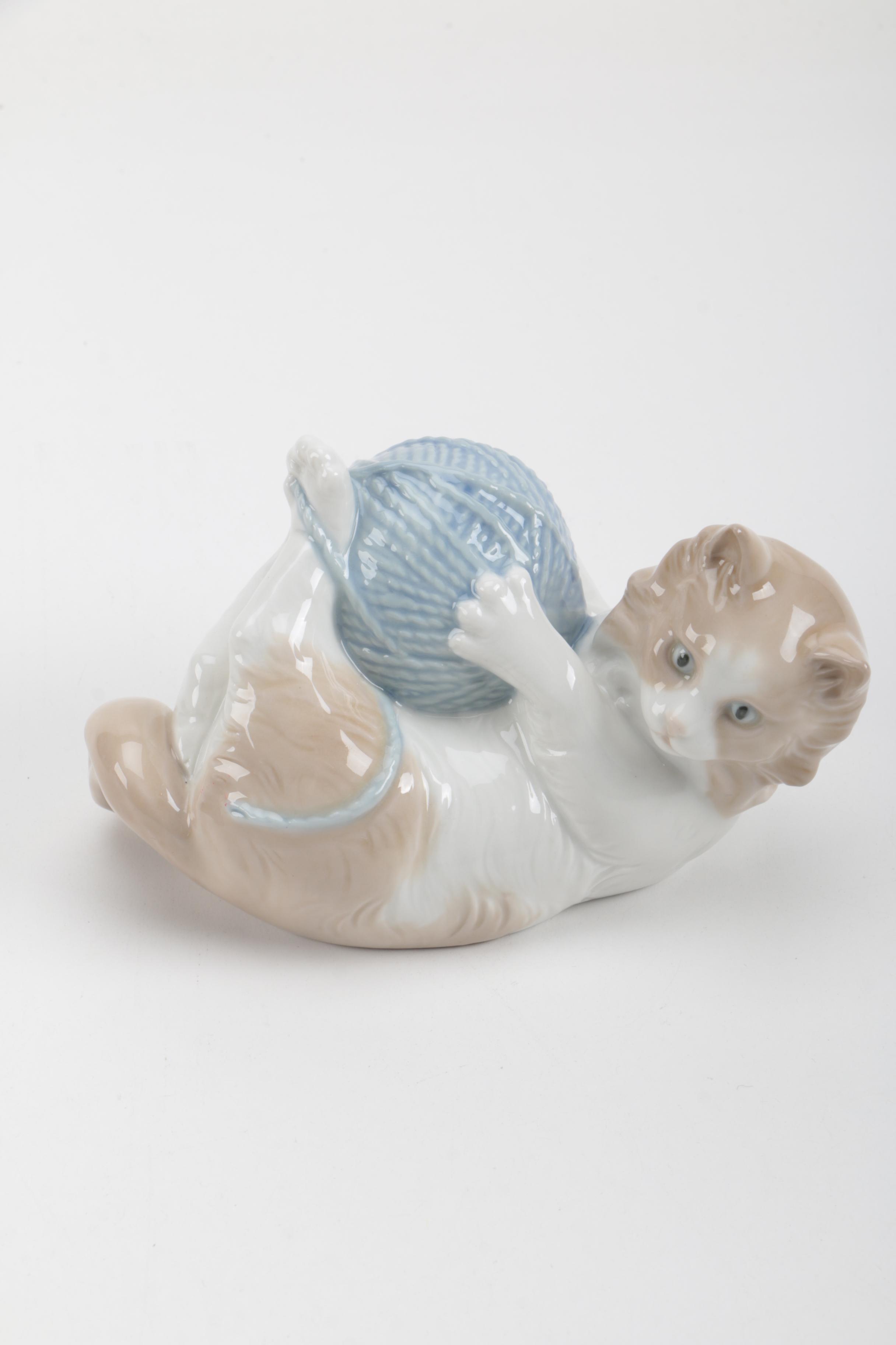 NAO by Lladro Cat with Ball of Yarn Figurine
