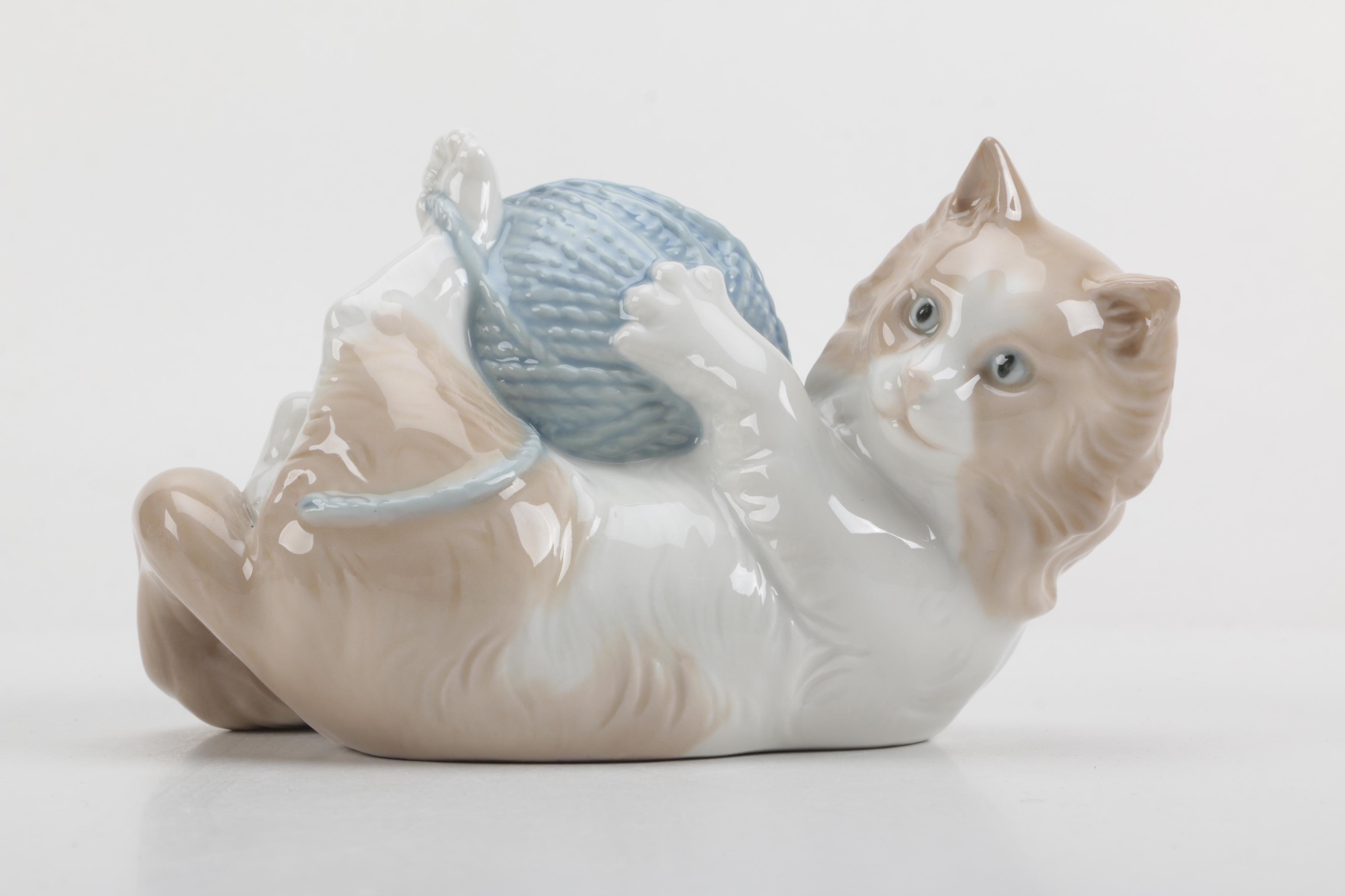 NAO by Lladro Cat with Ball of Yarn Figurine