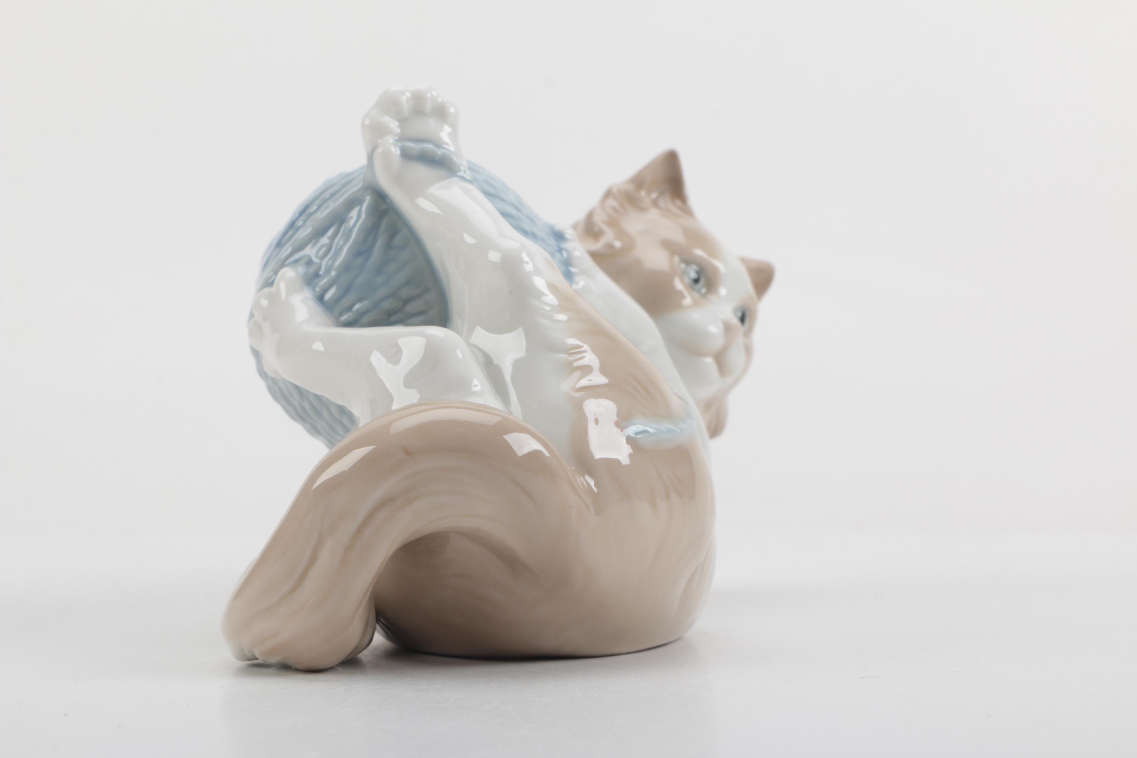 NAO by Lladro Cat with Ball of Yarn Figurine