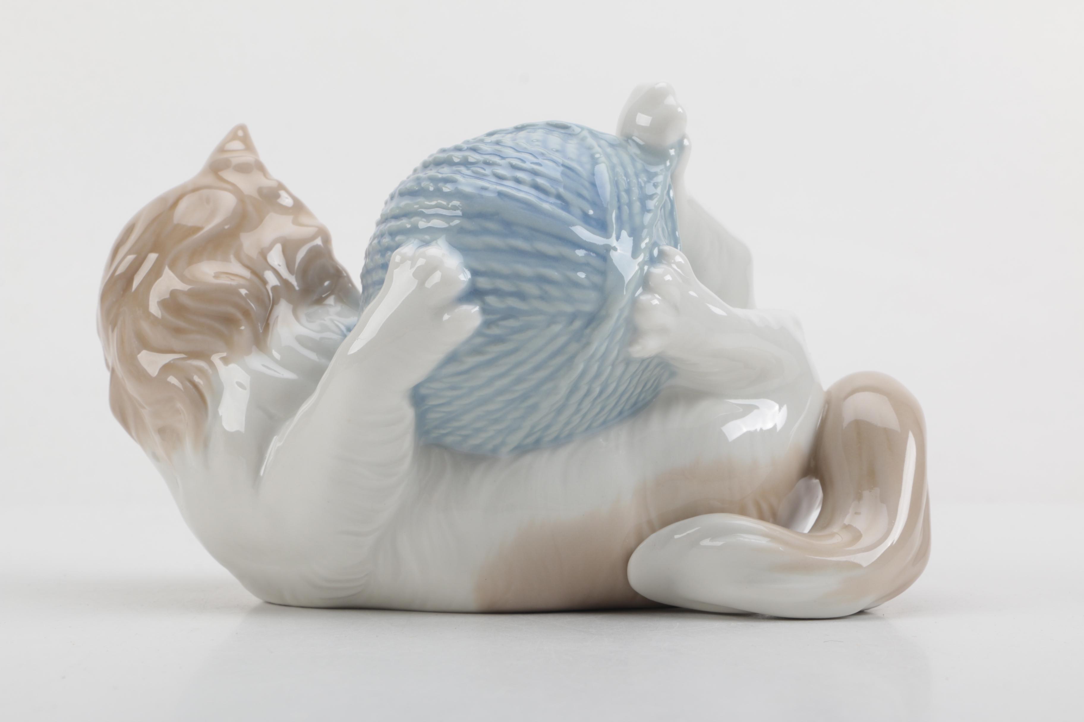 NAO by Lladro Cat with Ball of Yarn Figurine