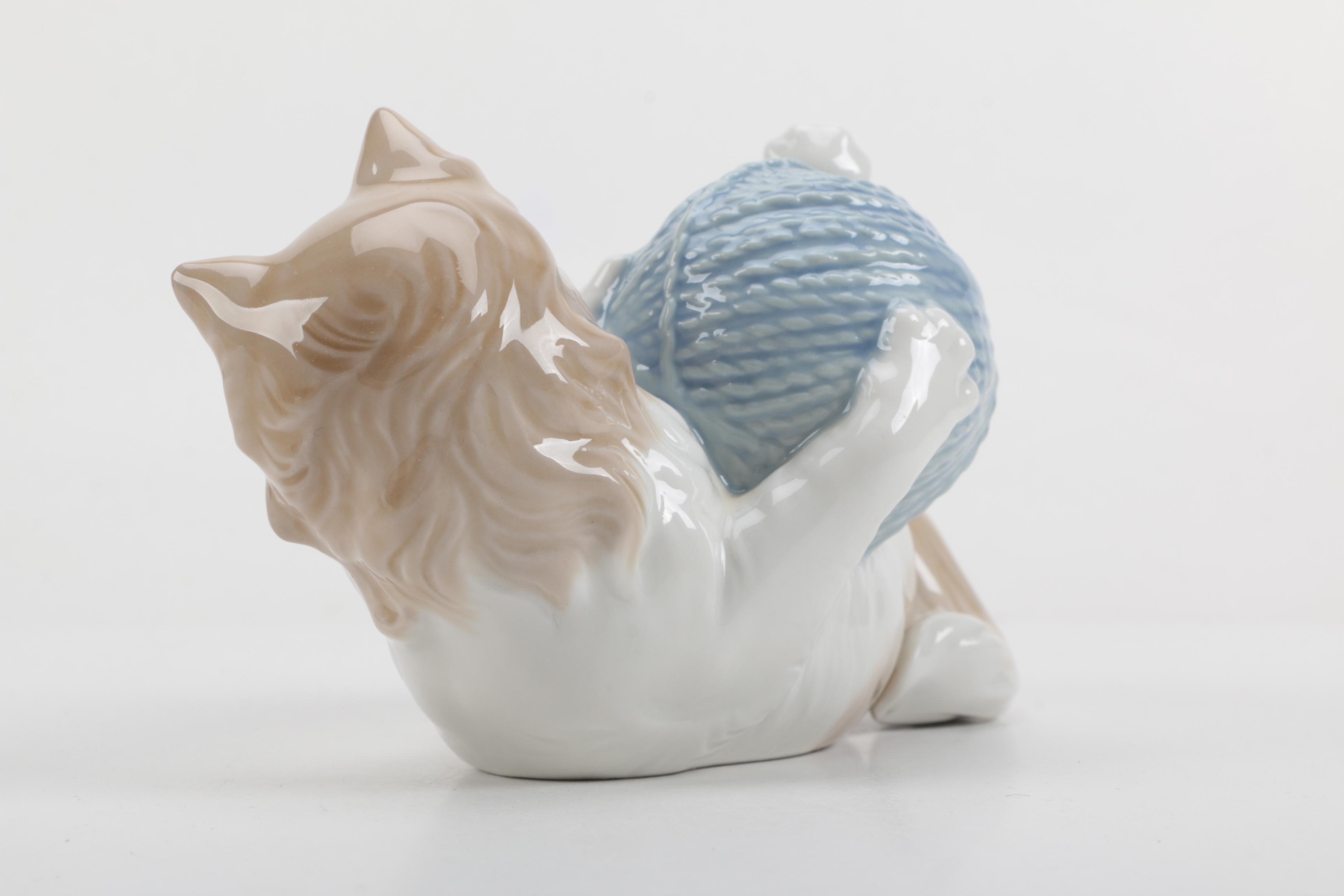 NAO by Lladro Cat with Ball of Yarn Figurine