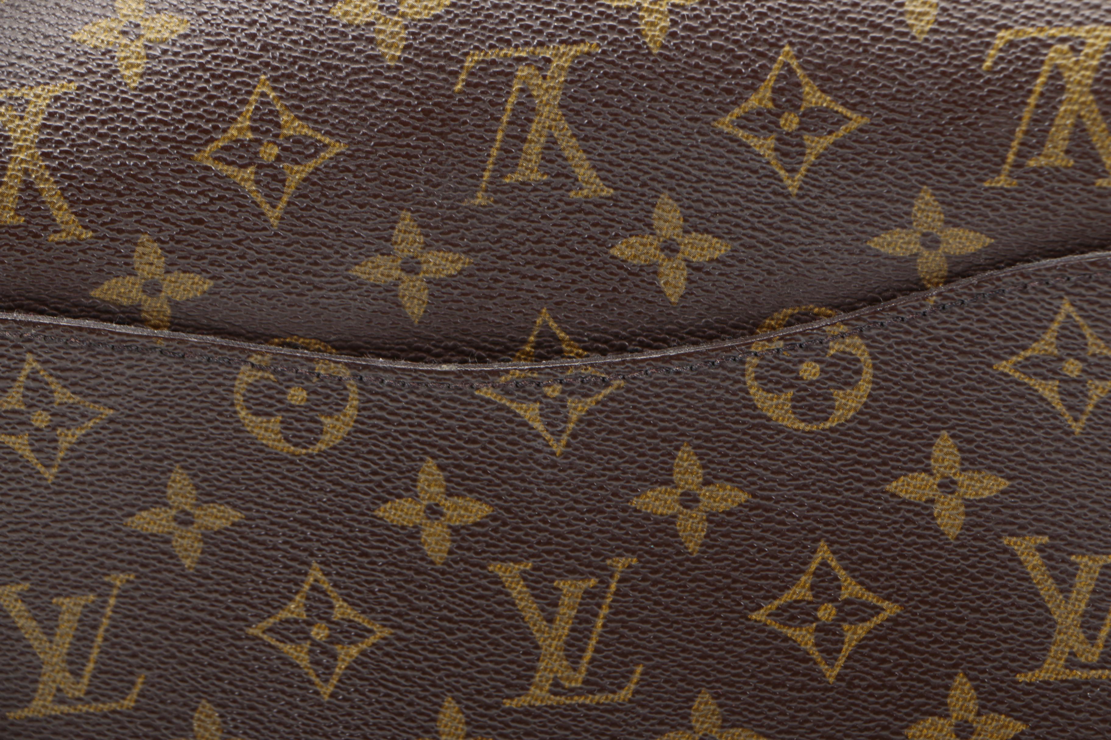 Louis Vuitton Saint Cloud Messenger Bag