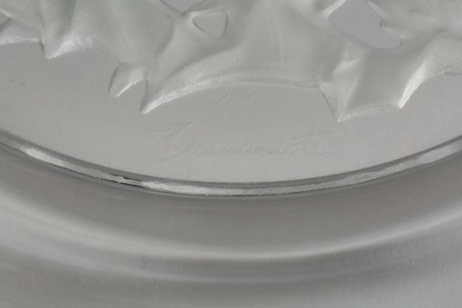 Hoya "Flower of the Month" Frosted Crystal Plate by T. Yamamoto