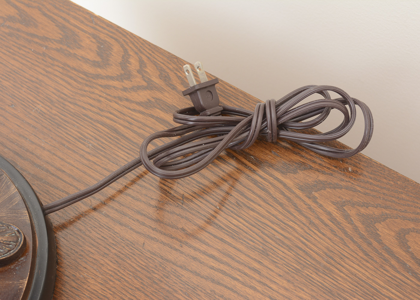 Carved Leaf Table Lamps