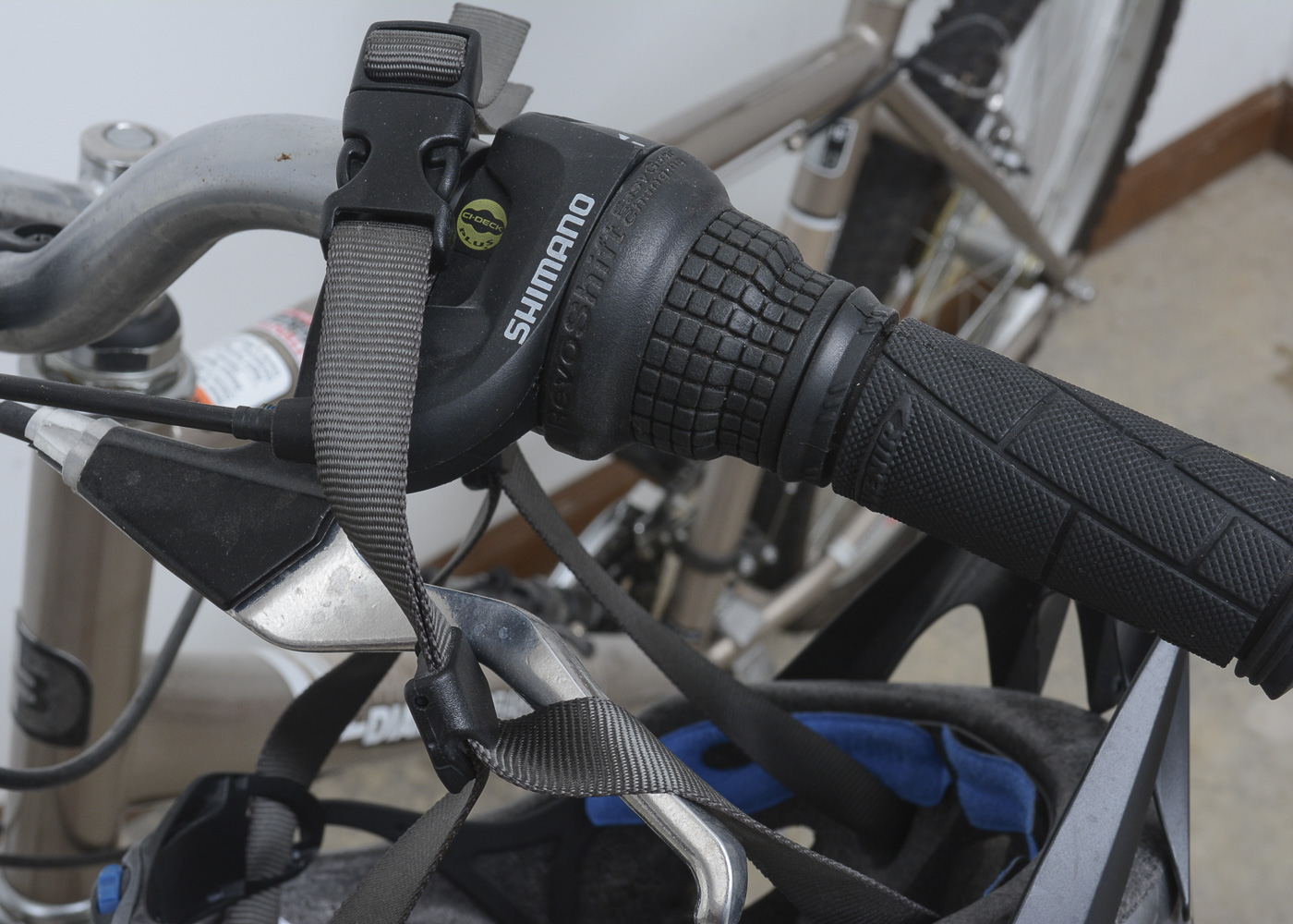 Men's Diamondback "Wildwood Classic" Bicycle with Helmet