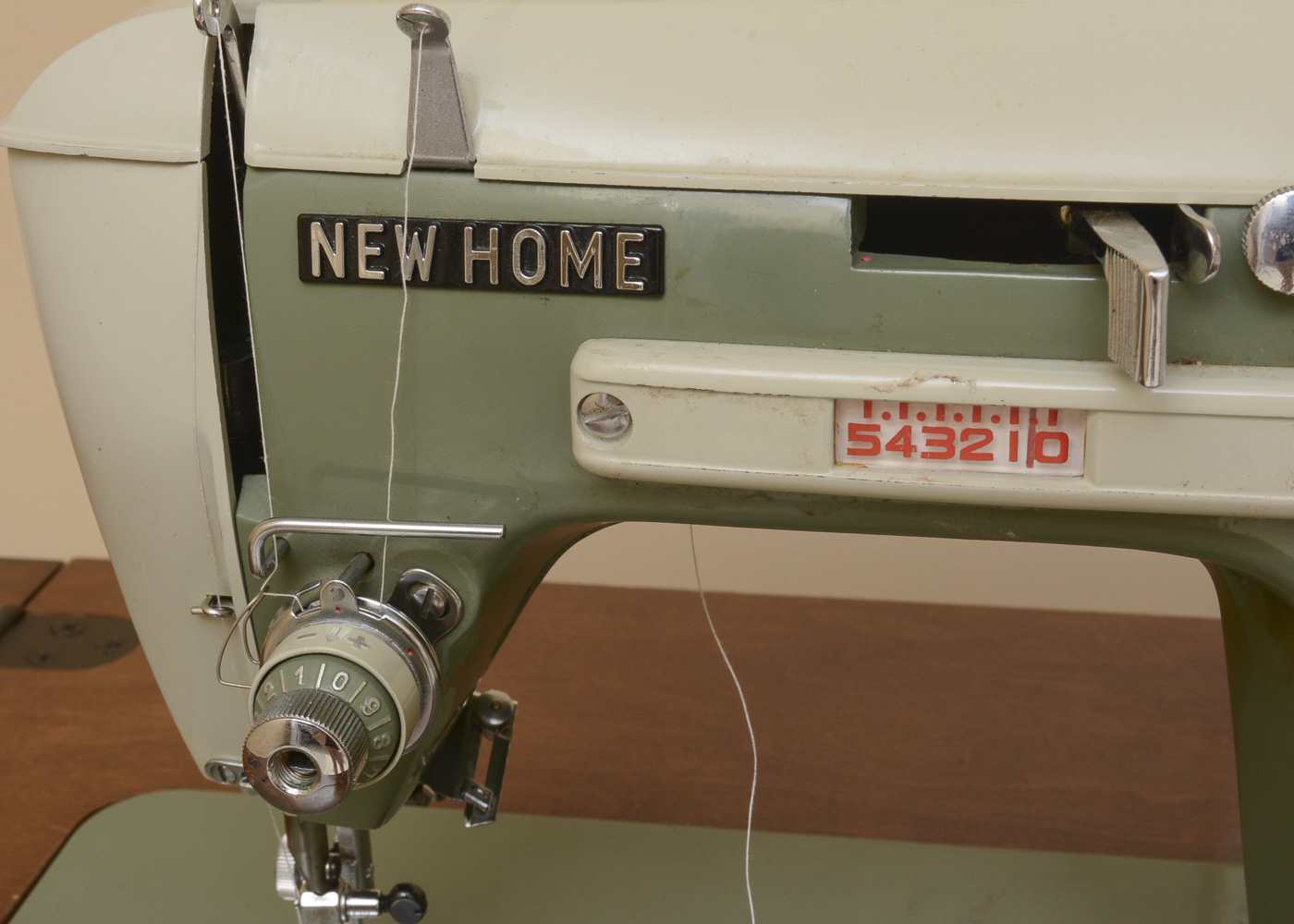 Janome "New Home" Model 532 Sewing Machine and Table