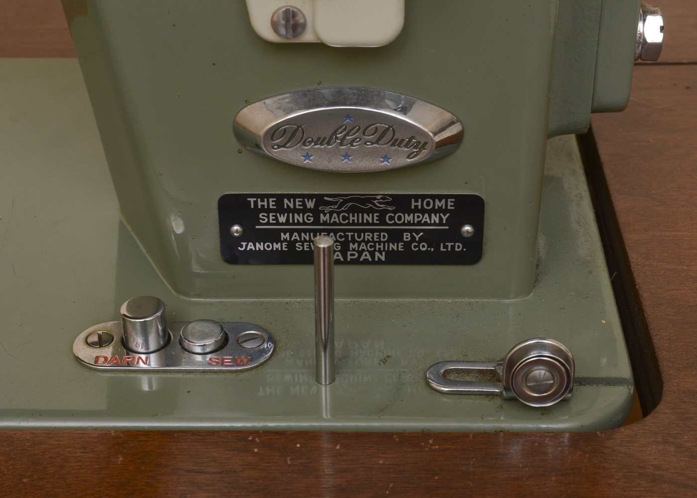 Janome "New Home" Model 532 Sewing Machine and Table