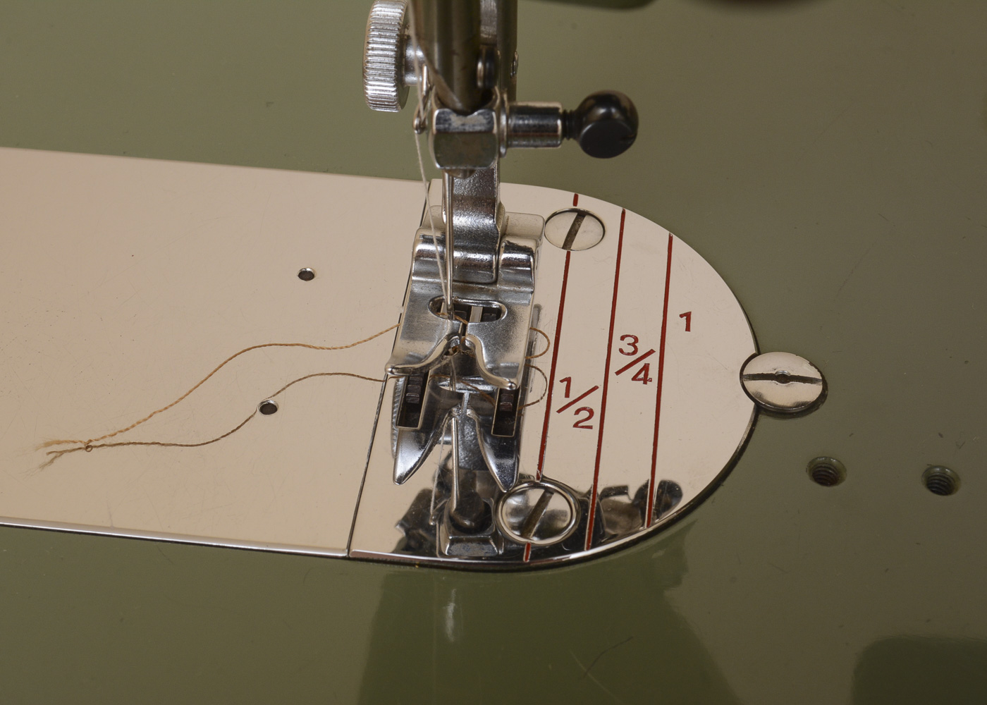 Janome "New Home" Model 532 Sewing Machine and Table