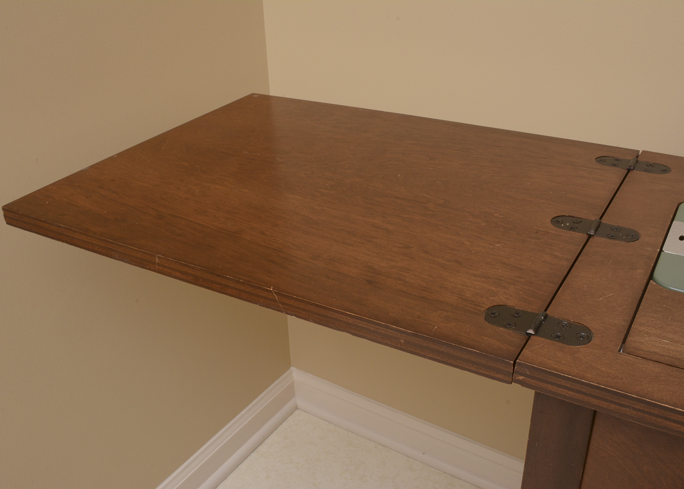 Janome "New Home" Model 532 Sewing Machine and Table