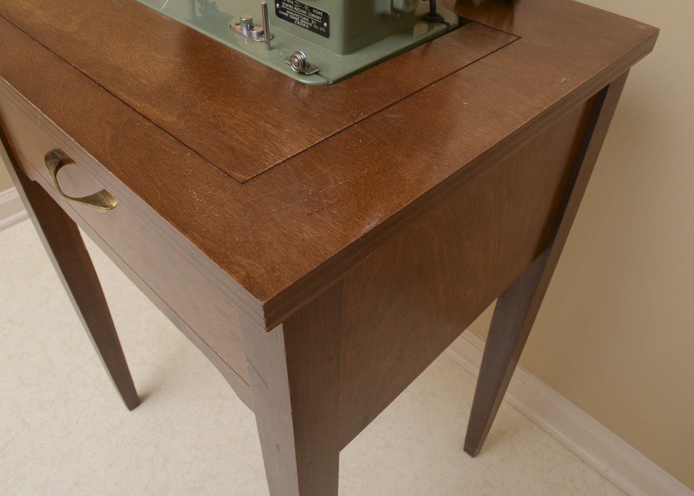 Janome "New Home" Model 532 Sewing Machine and Table