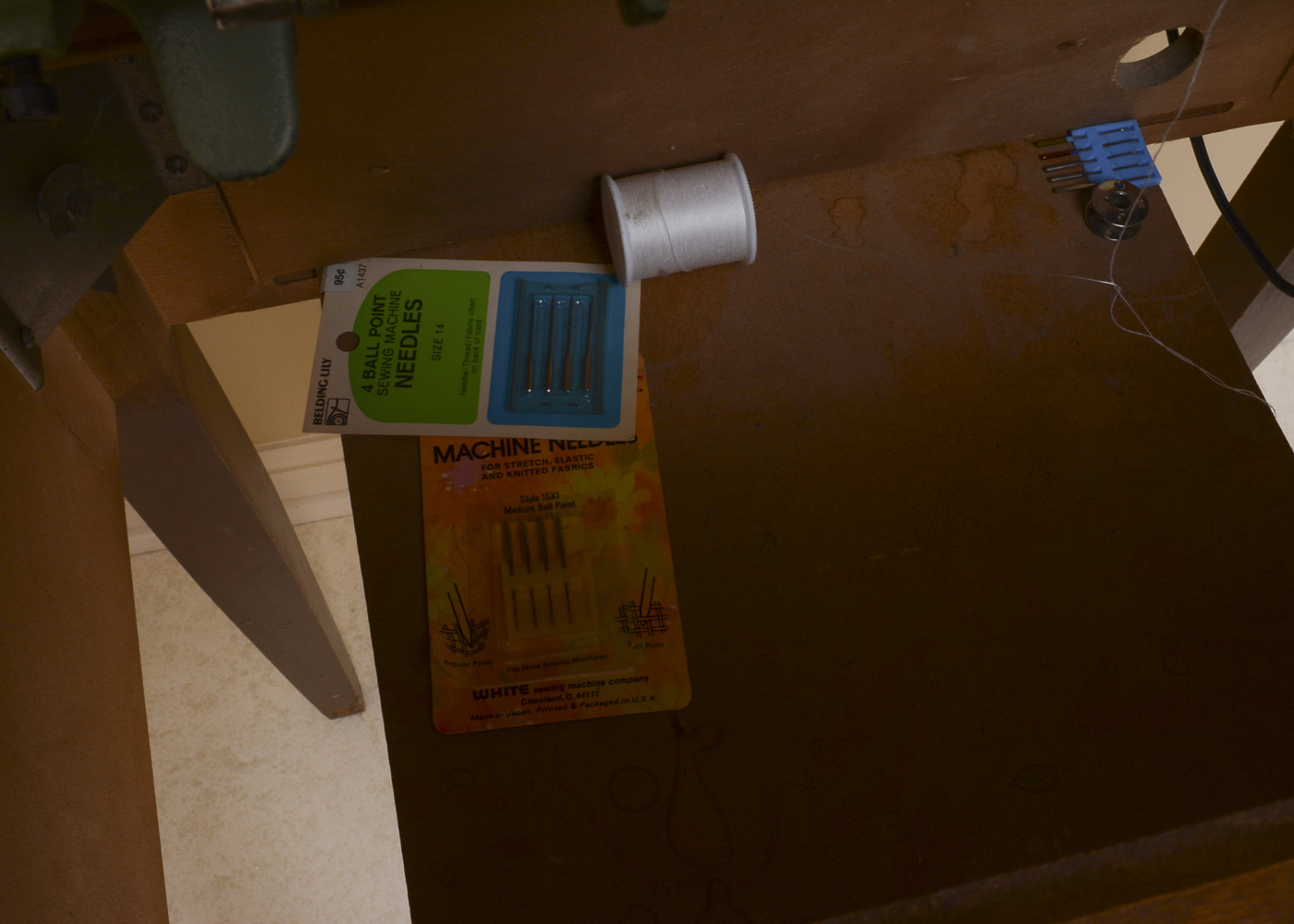 Janome "New Home" Model 532 Sewing Machine and Table