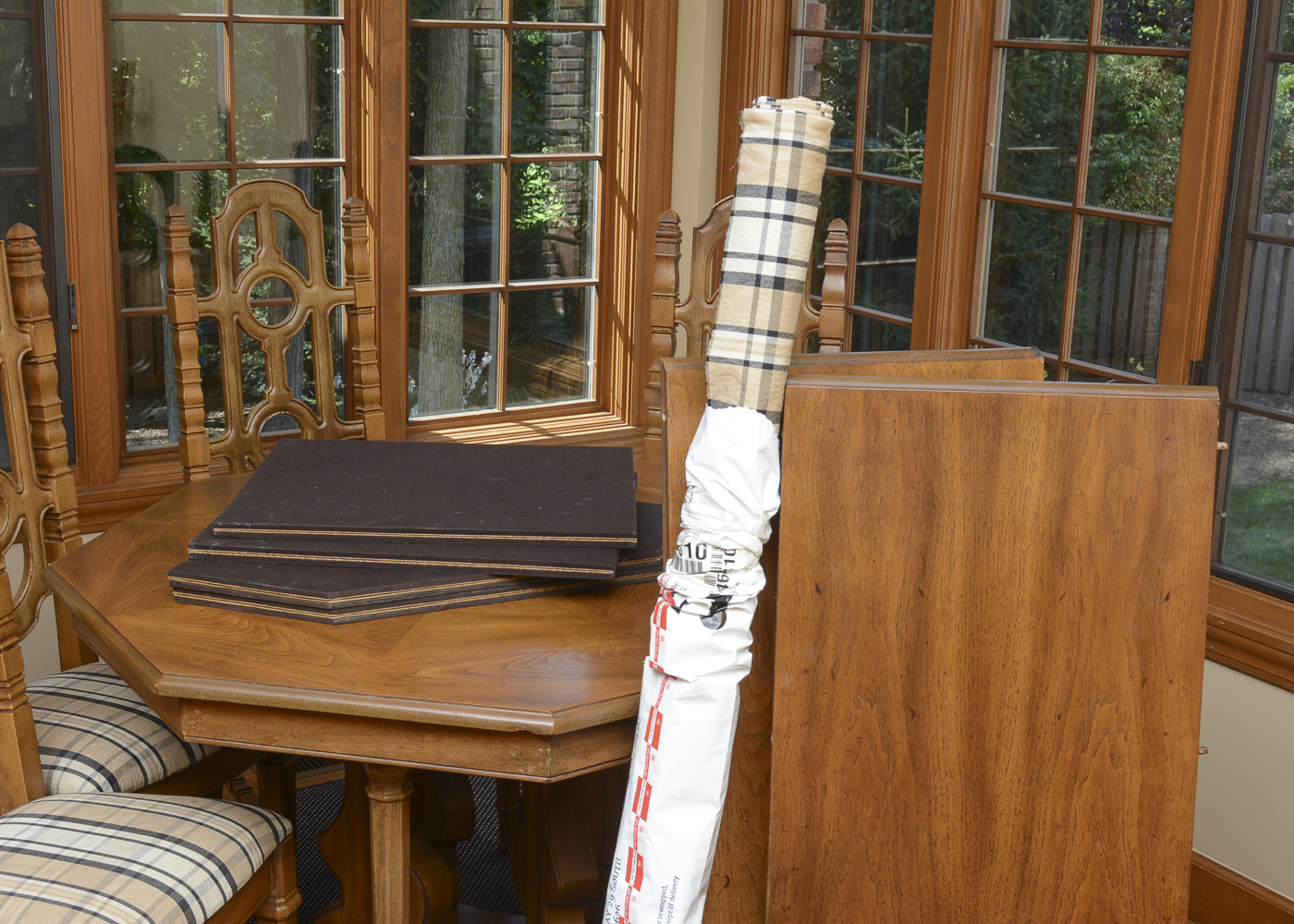 Vintage Dining Table with Leaf Inserts and Chairs
