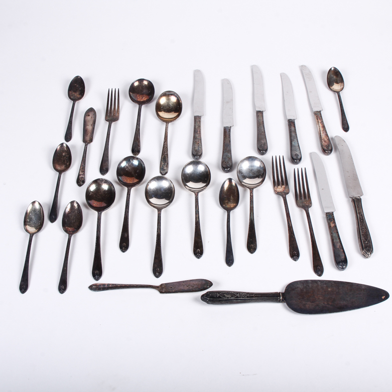 Silver Plate Flatware Featuring International Silver William Rogers