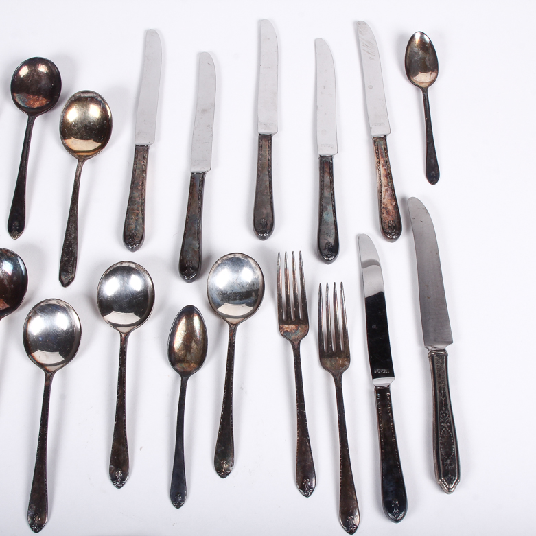 Silver Plate Flatware Featuring International Silver William Rogers