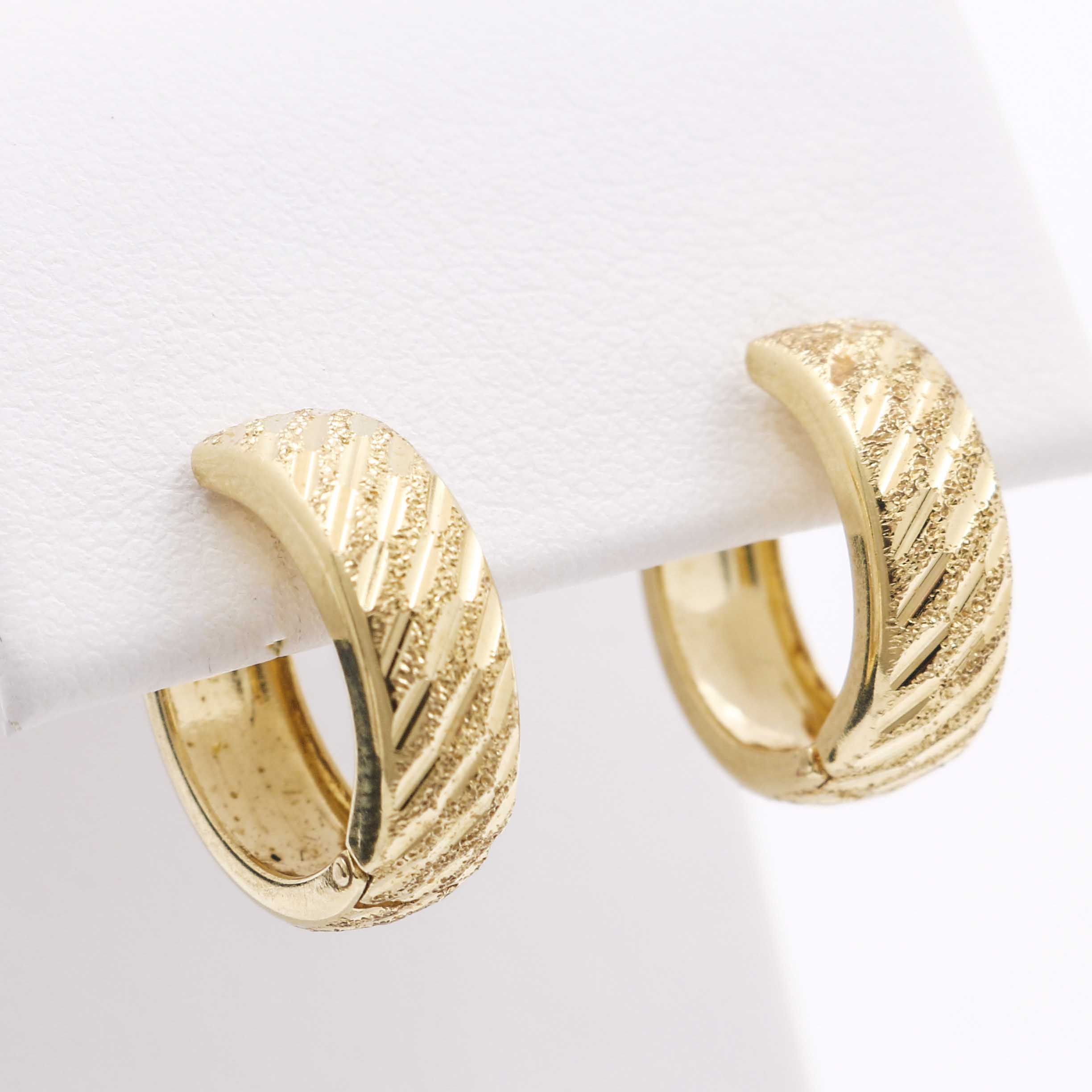 18K Yellow Gold Huggie Hoop Earrings
