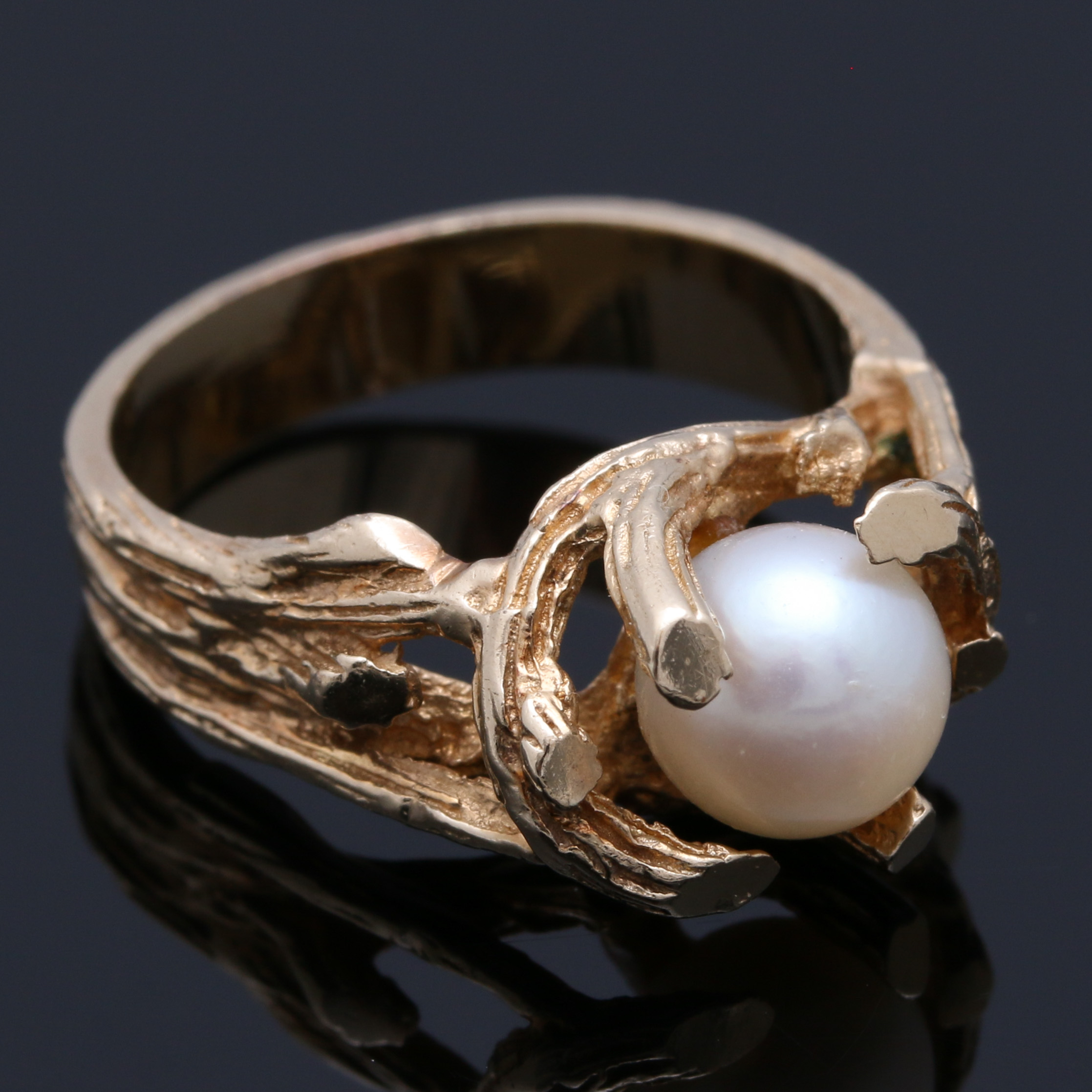 10K Yellow Gold and Pearl Ring