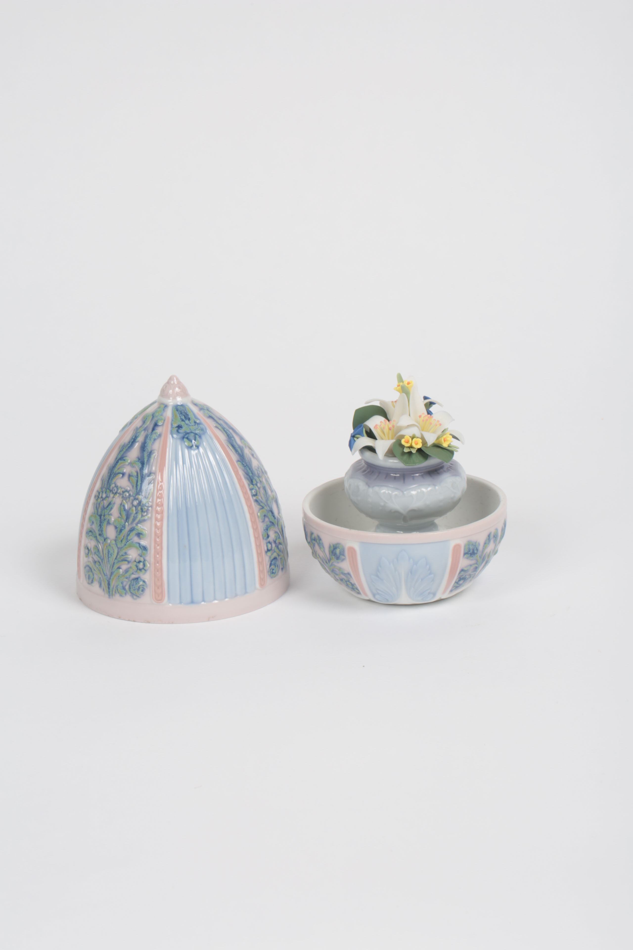 Lladró "Spring Egg" Porcelain Decor