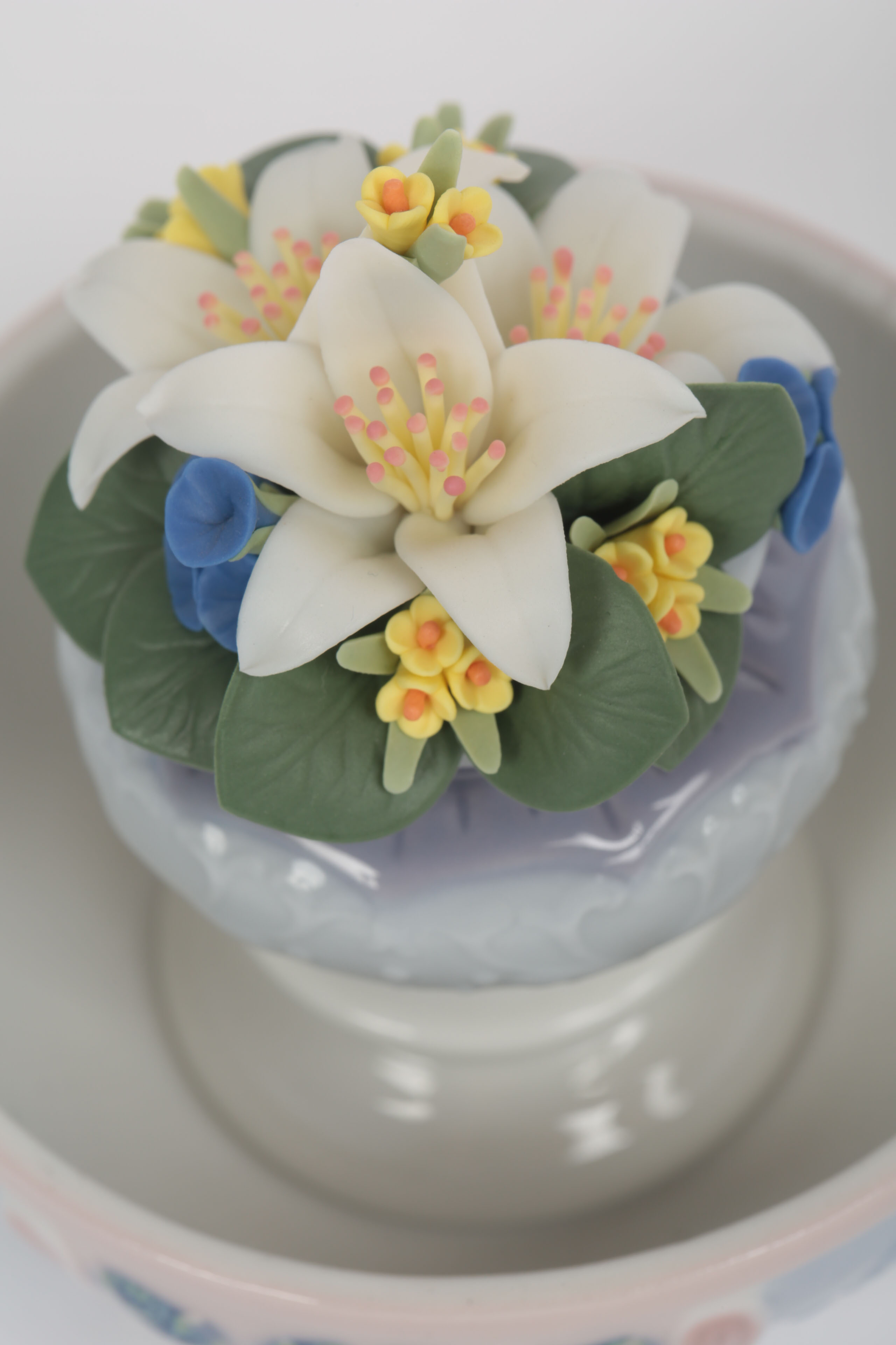 Lladró "Spring Egg" Porcelain Decor