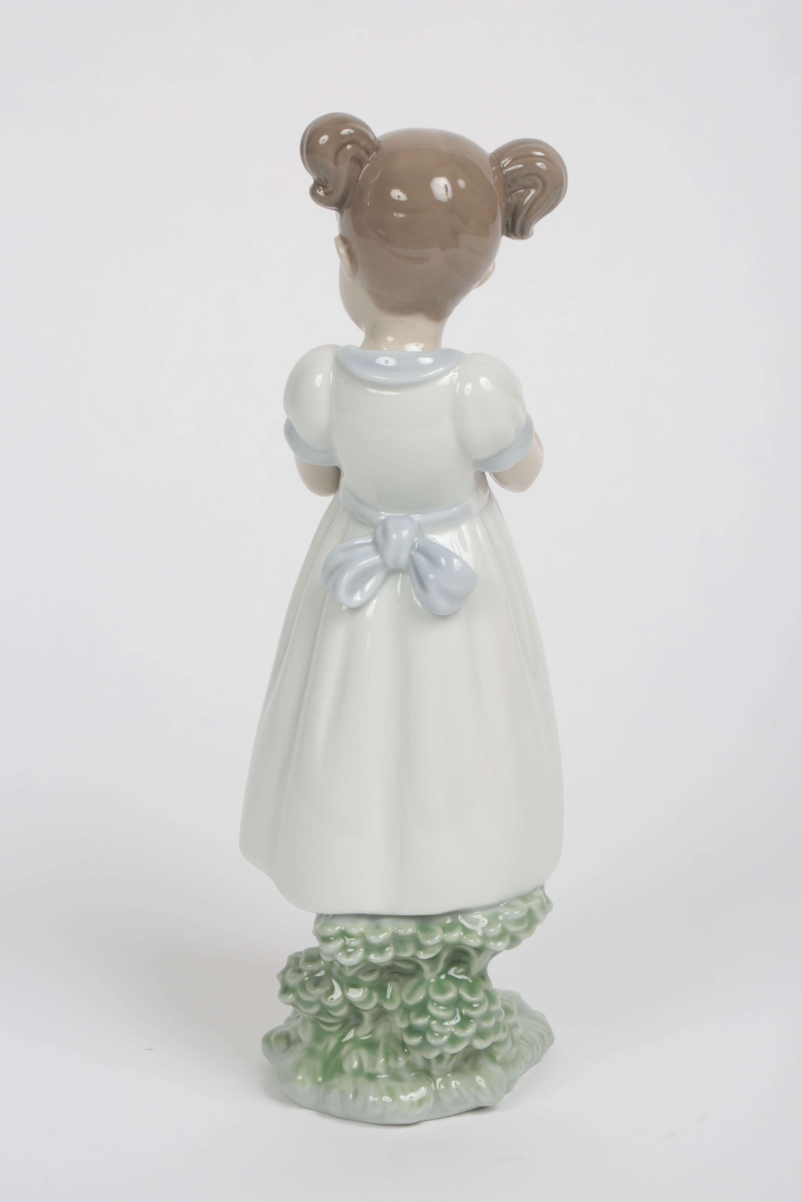 Lladró "Flowers For Mommy" Porcelain Figurine