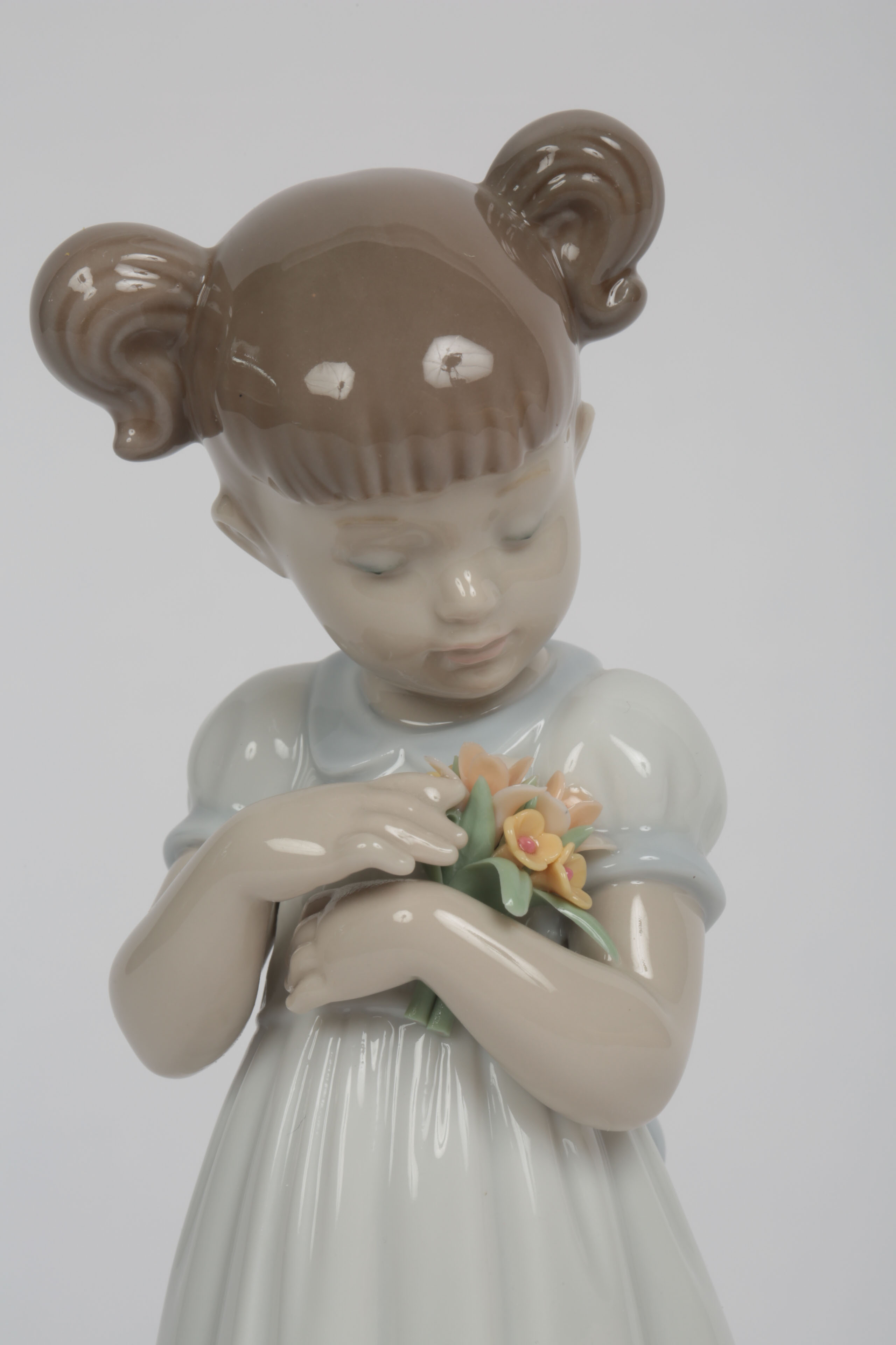 Lladró "Flowers For Mommy" Porcelain Figurine