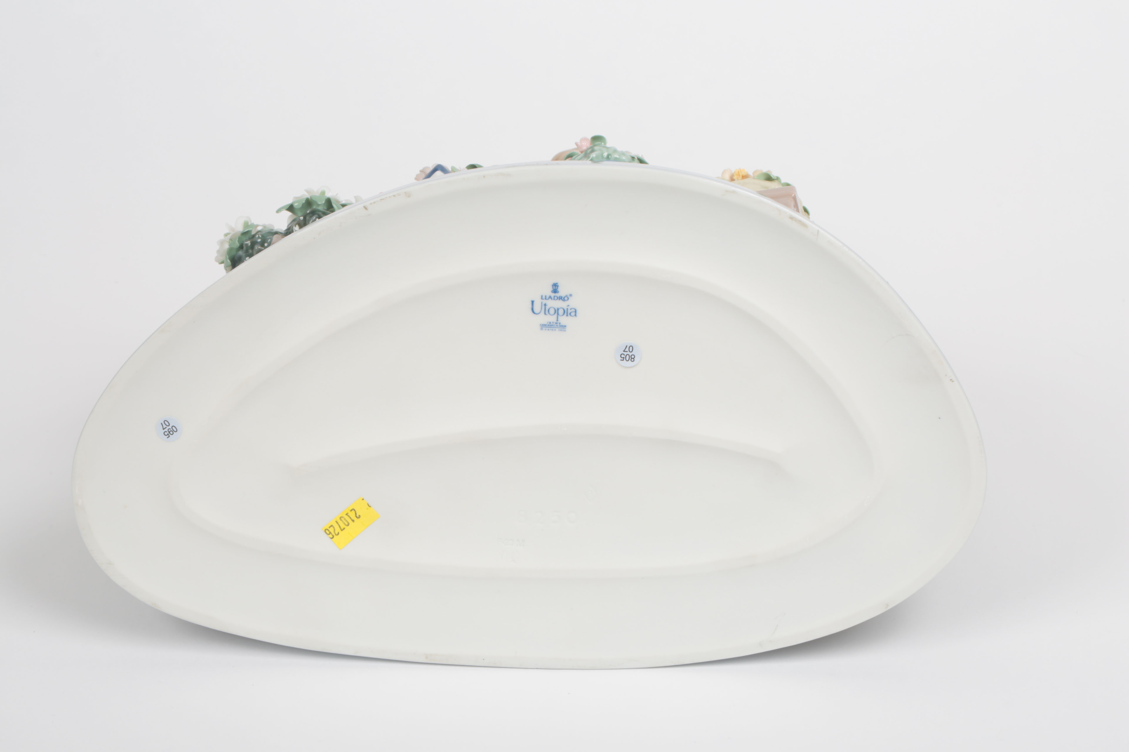 Lladró Utopia "Romantic Feelings" Porcelain Figurine