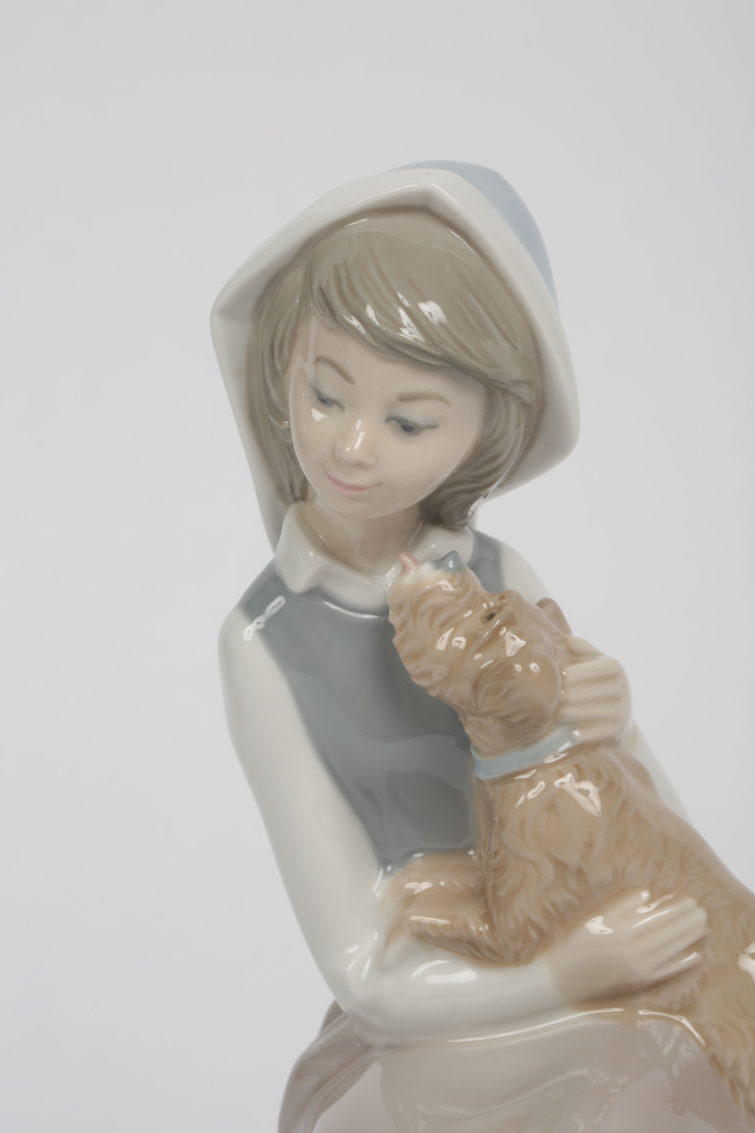 Lladró "Girl with Lantern" Porcelain Figurine