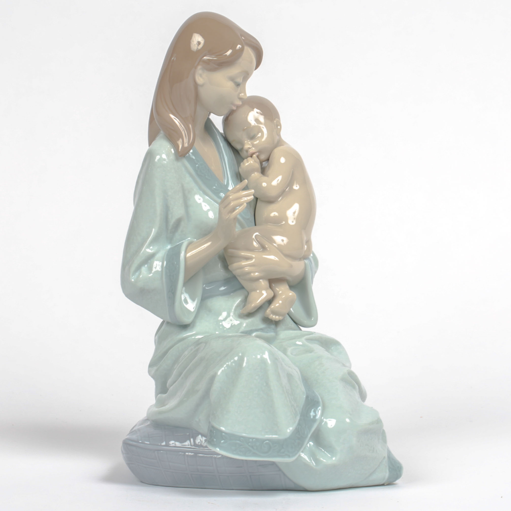 Lladró "Sleep My Love" Porcelain Figurine