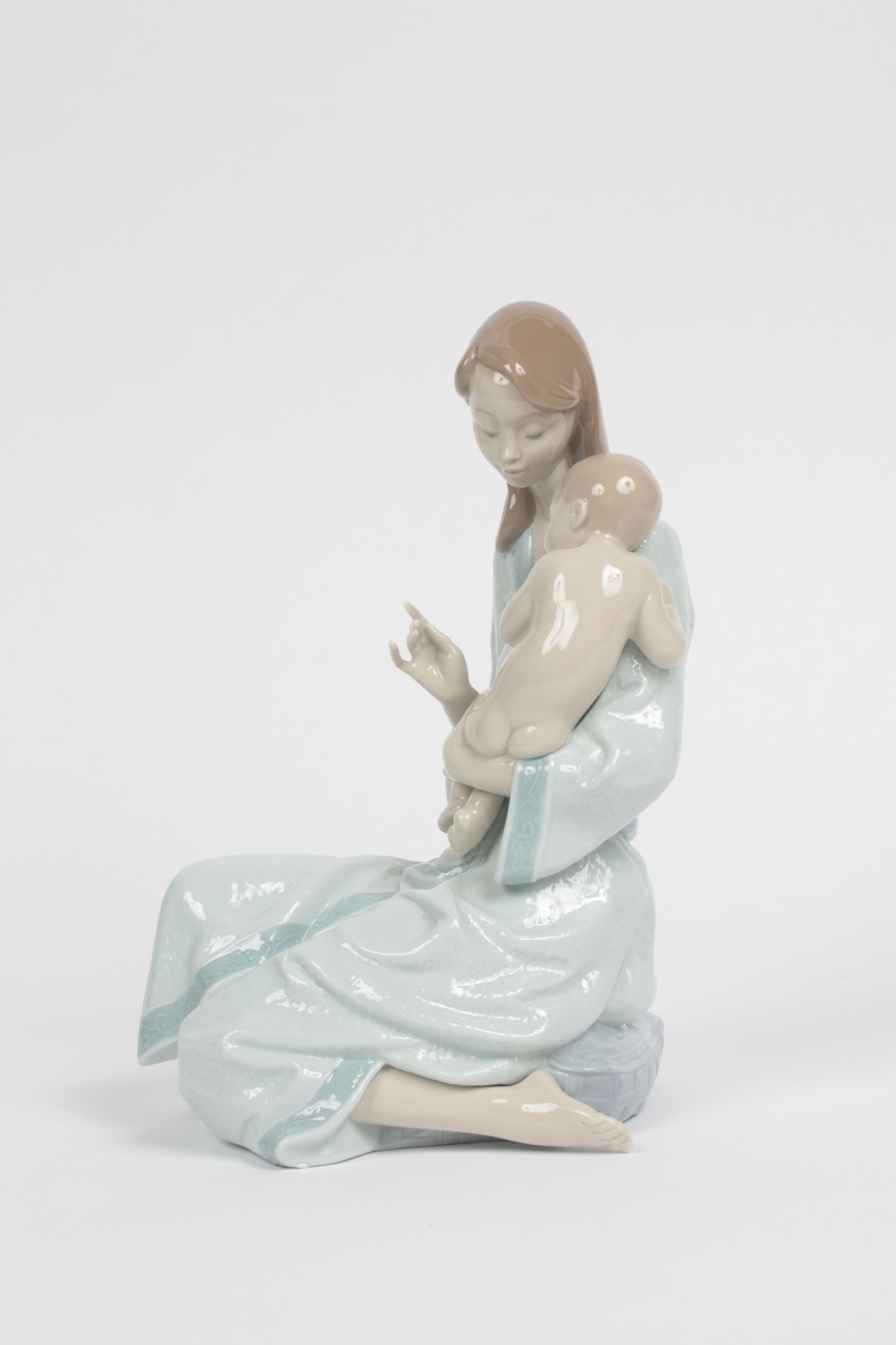 Lladró "Sleep My Love" Porcelain Figurine