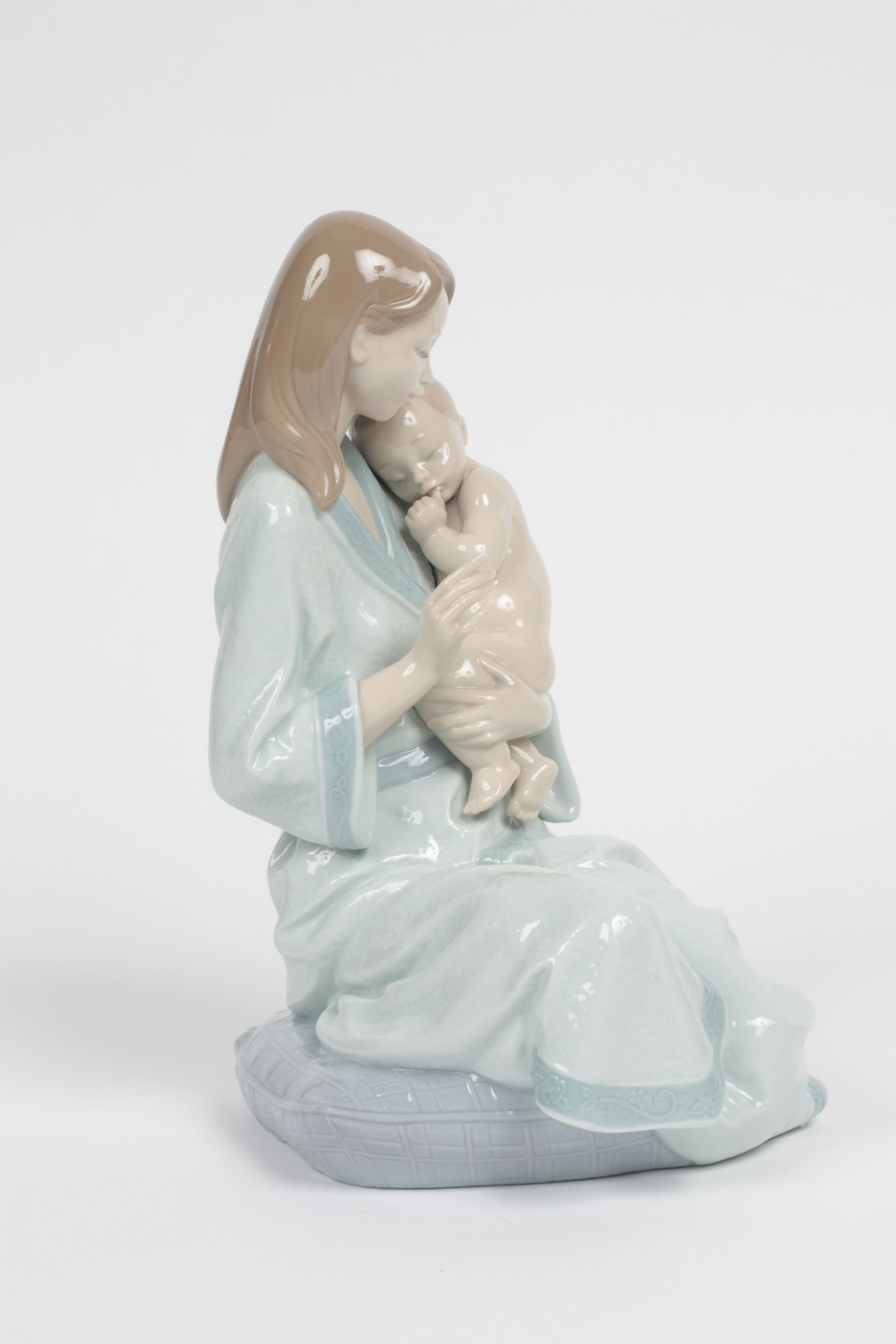 Lladró "Sleep My Love" Porcelain Figurine