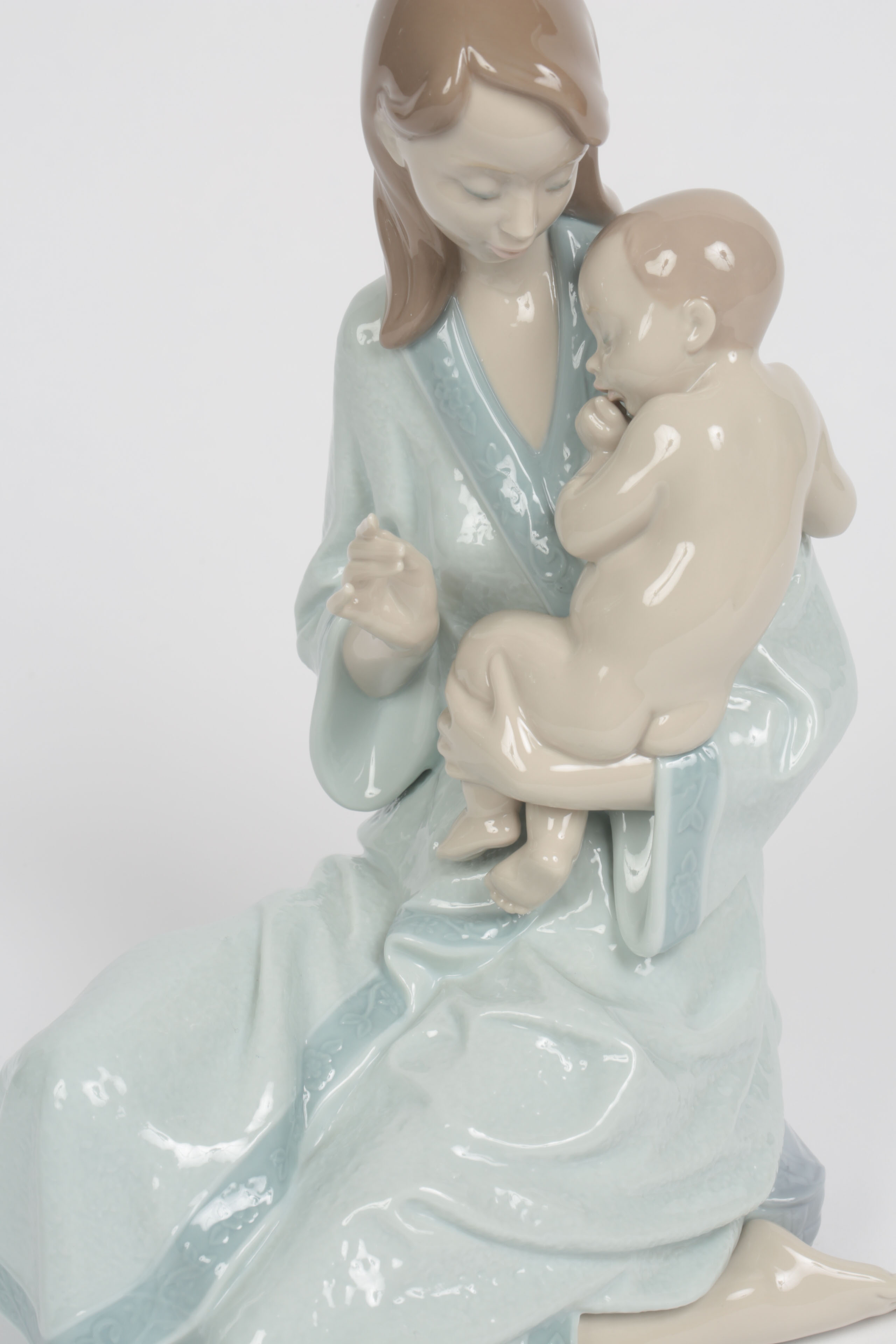 Lladró "Sleep My Love" Porcelain Figurine