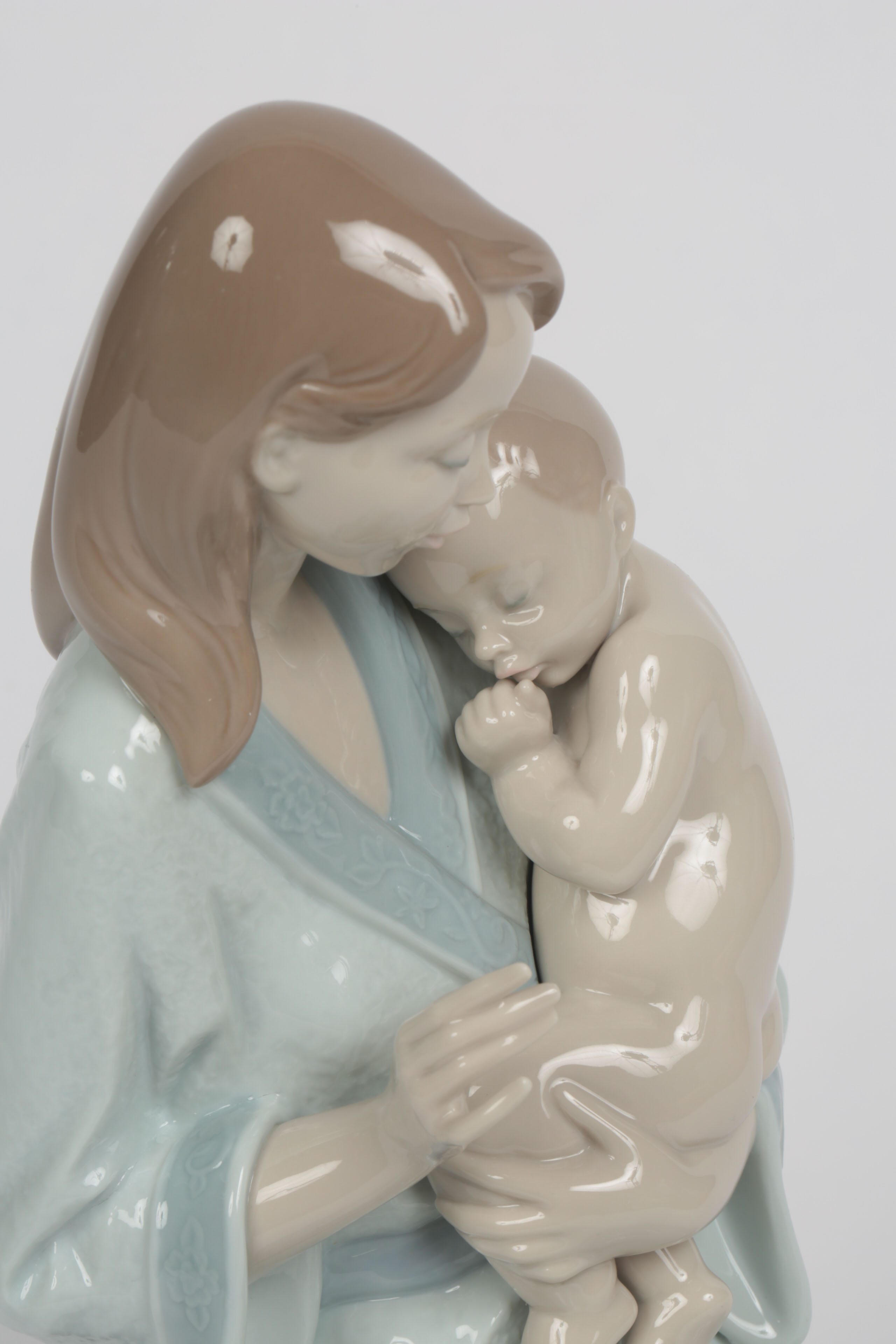 Lladró "Sleep My Love" Porcelain Figurine