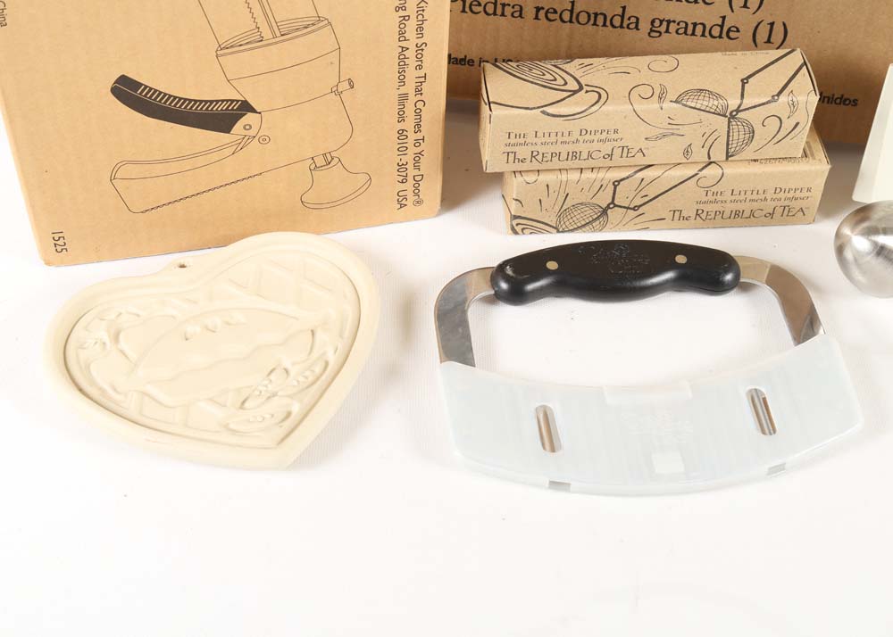 Assorted Kitchen Items Including The Pampered Chef