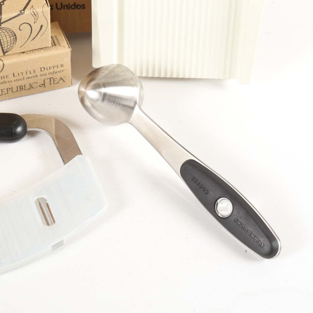 Assorted Kitchen Items Including The Pampered Chef