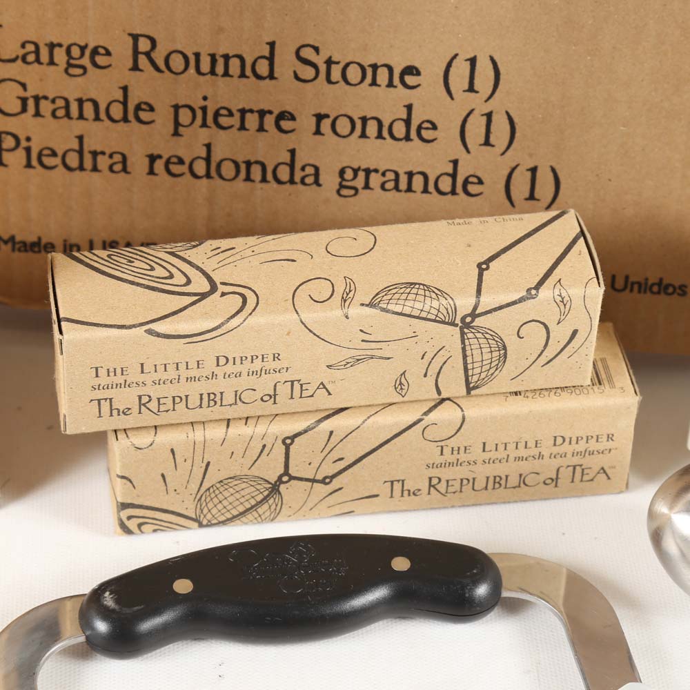 Assorted Kitchen Items Including The Pampered Chef