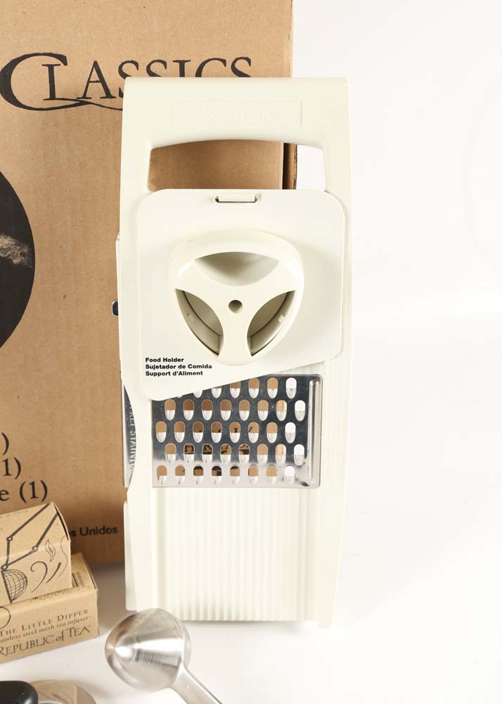 Assorted Kitchen Items Including The Pampered Chef