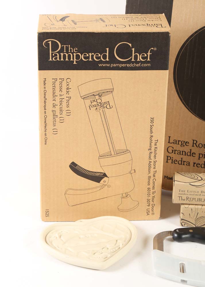 Assorted Kitchen Items Including The Pampered Chef
