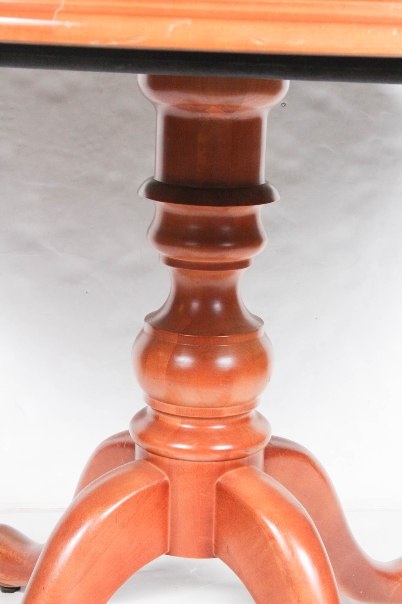 Round Glass Top Pedestal Dining Table