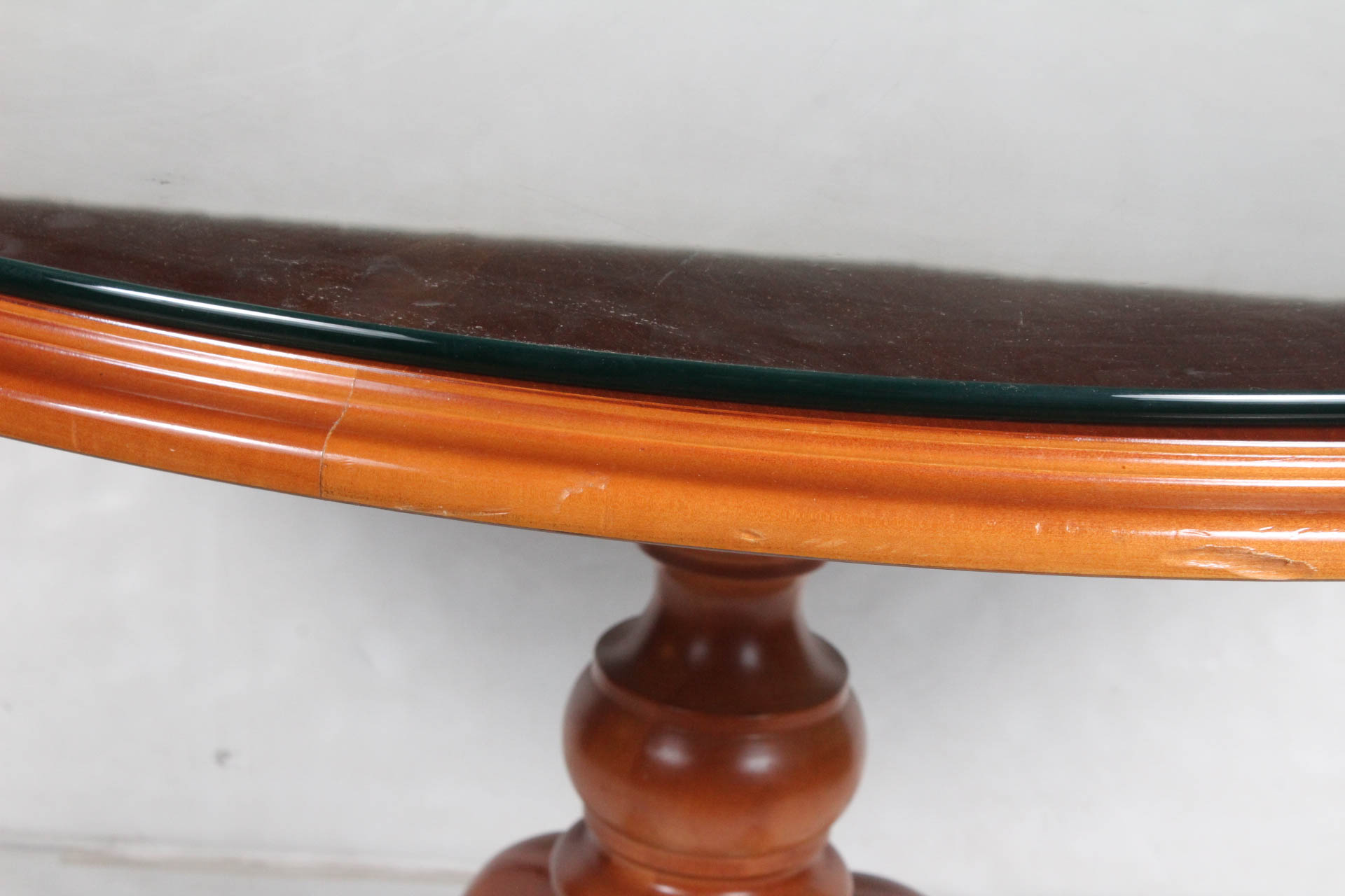 Round Glass Top Pedestal Dining Table