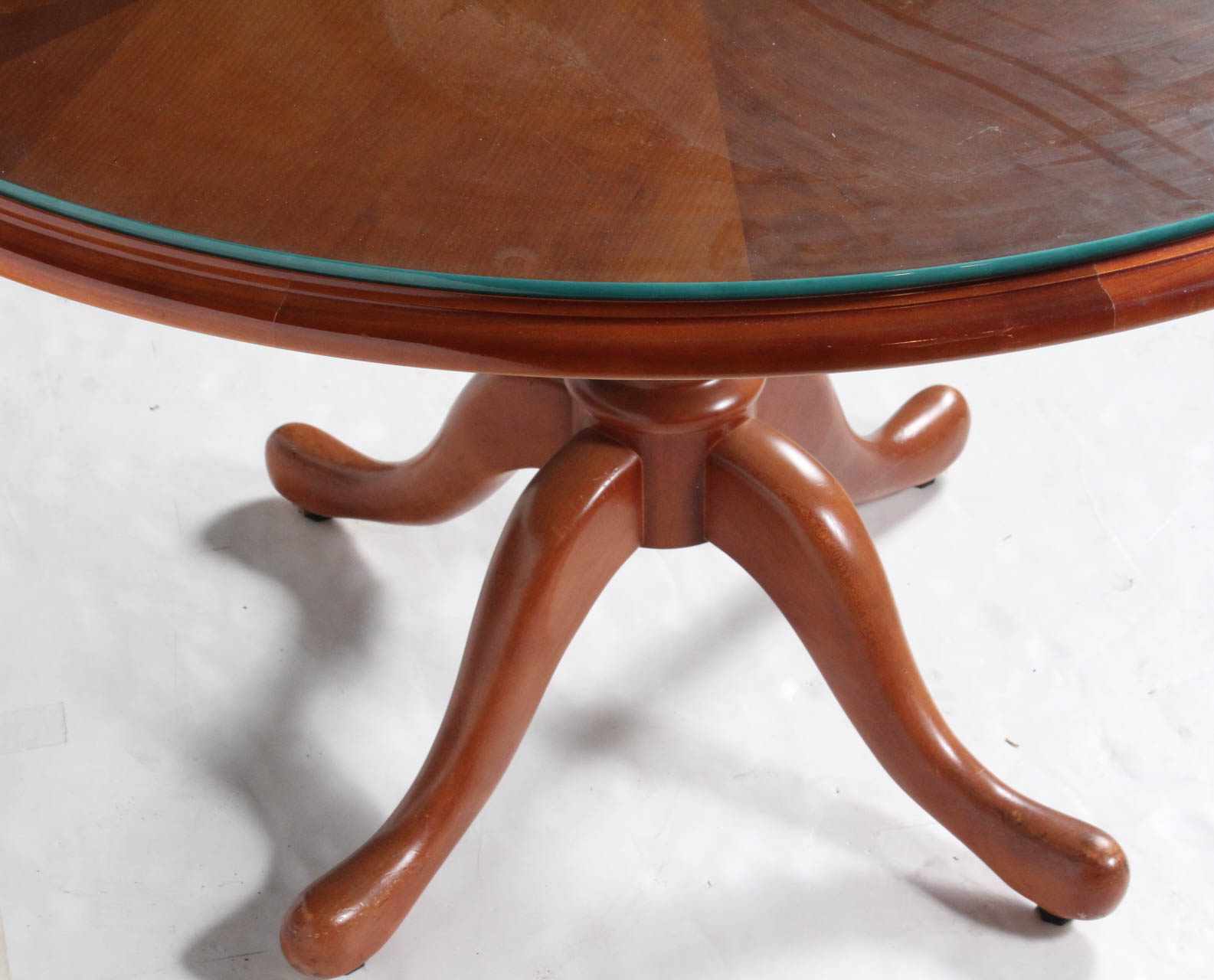Round Glass Top Pedestal Dining Table